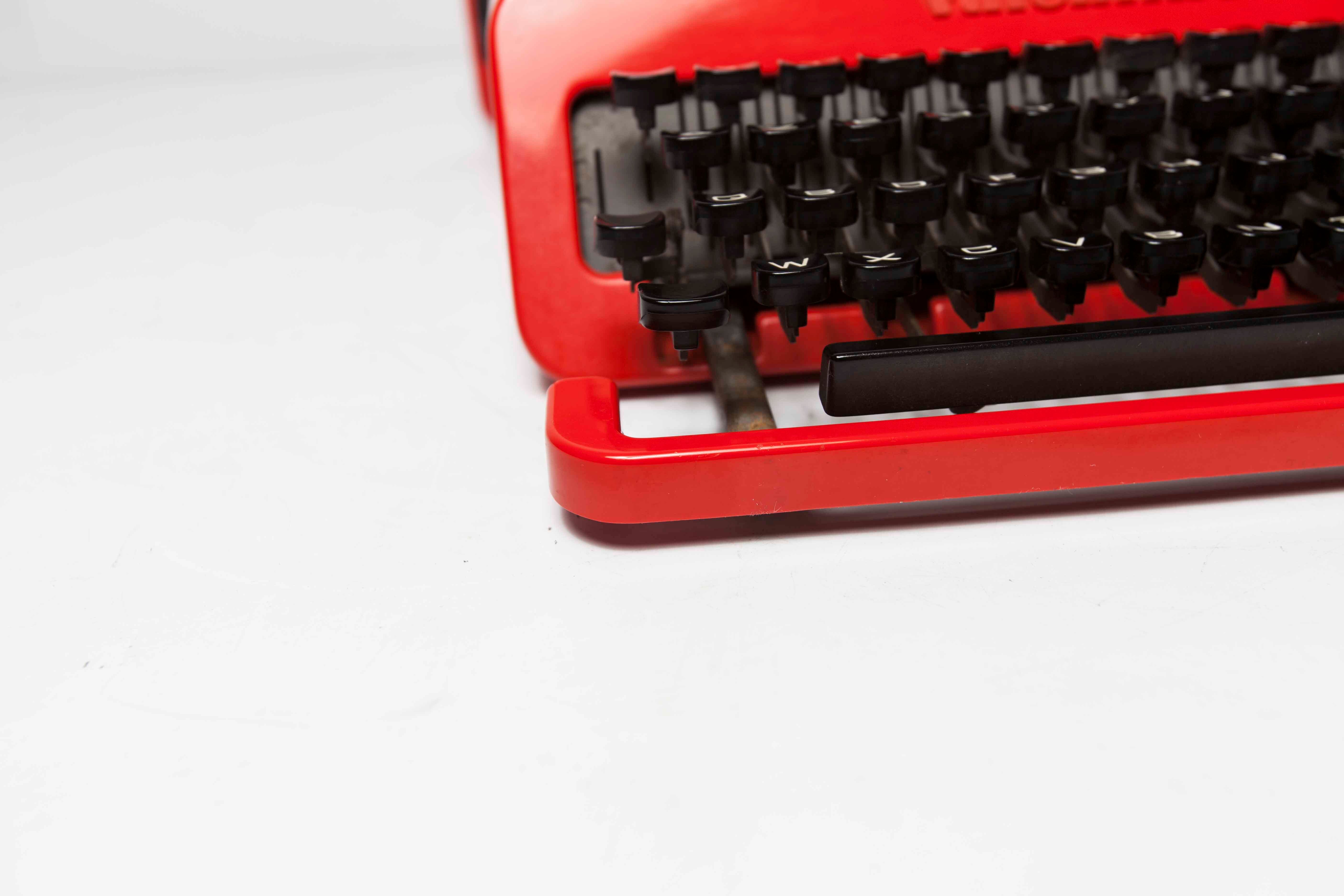 Typewriter Olivetti Valentine 1970