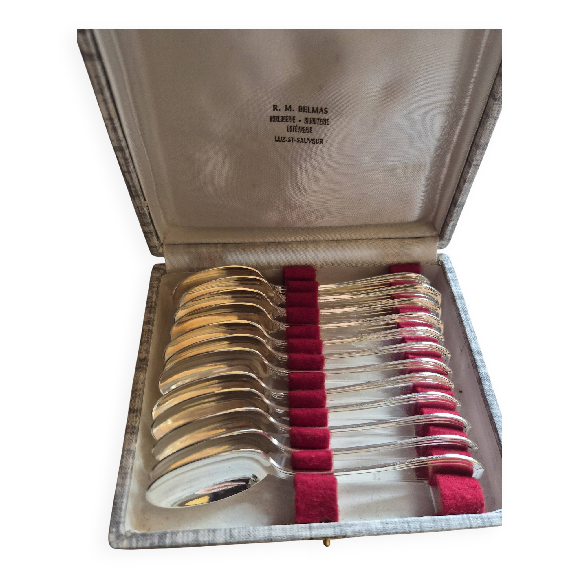 12 silver-plated metal teaspoons with a hallmark of 18.