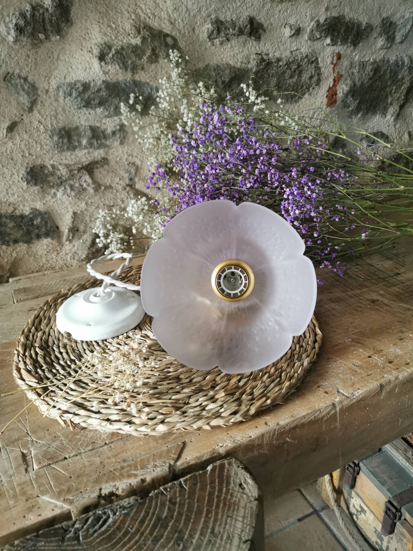 Suspension fleur Vintage en verre moulé rose