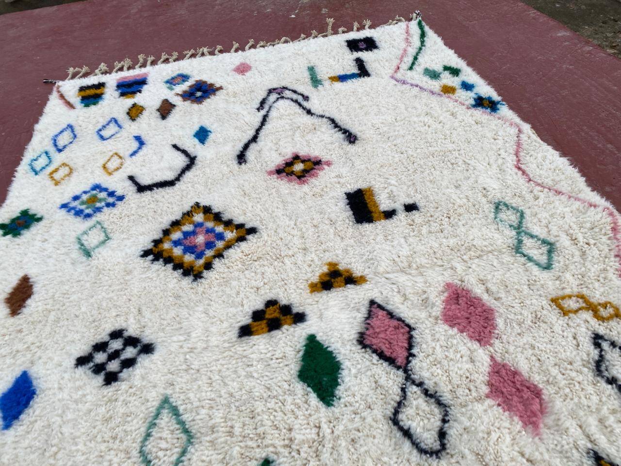Tapis berbère Beni Ouarain 300x200 cm – Laine écrue motifs symboliques