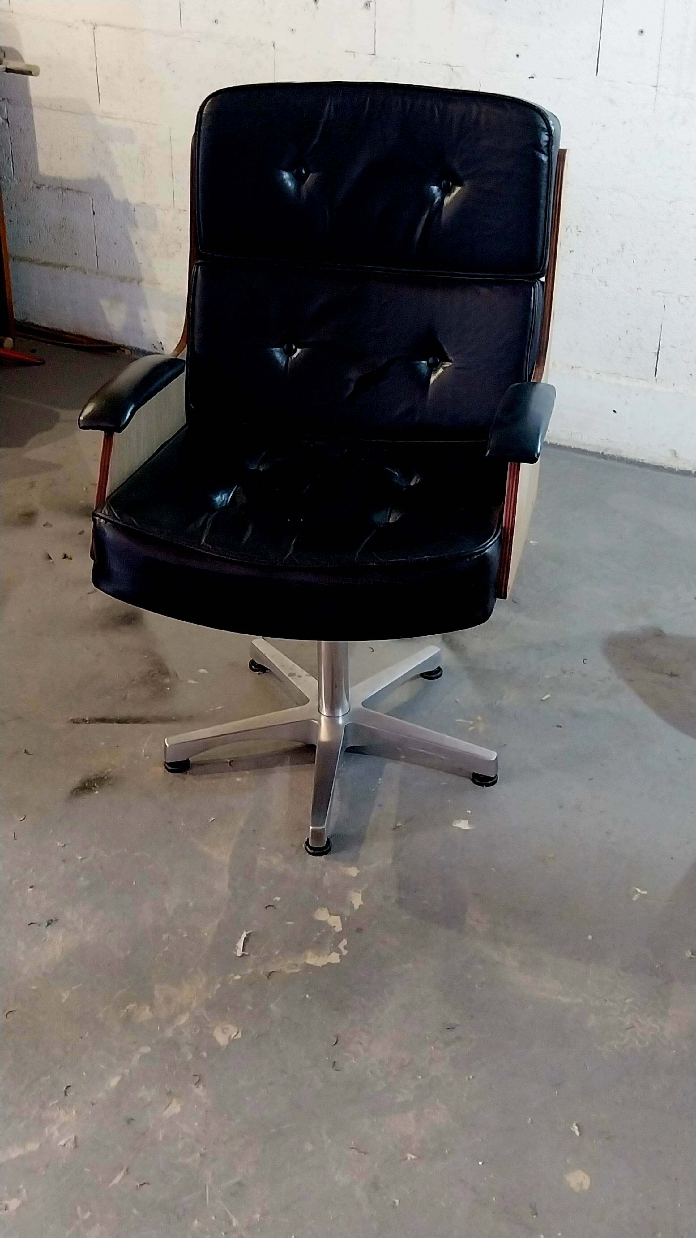 Pair of Italian armchairs 1960