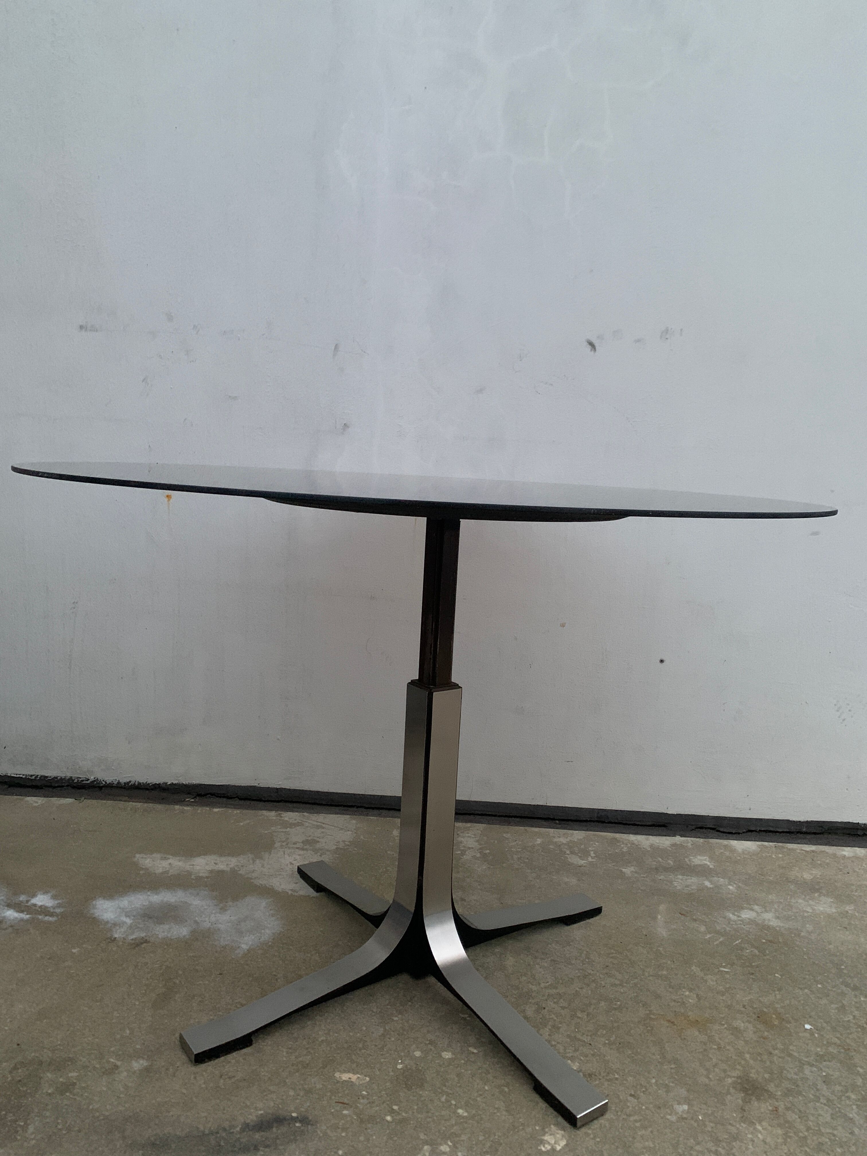 Table basse ajustable en table de séjour en inox avec verre fumé, 1970