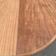 Renovated round extendable dining table made of solid mahogany from the 19th century.