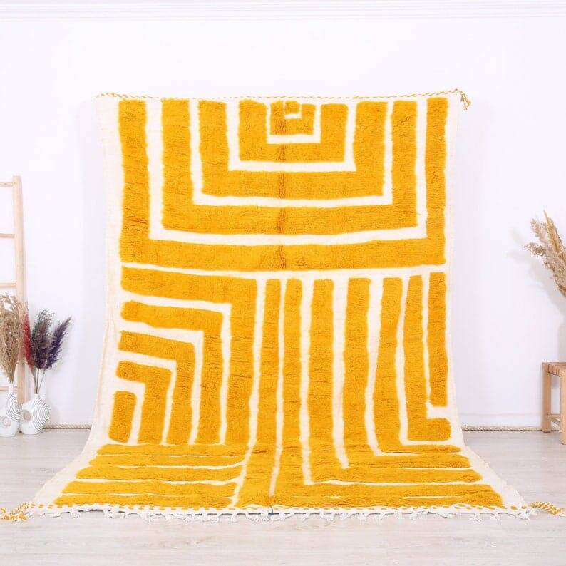 Handmade pure wool rug in traditional yellow, size 150 x 250 cm.