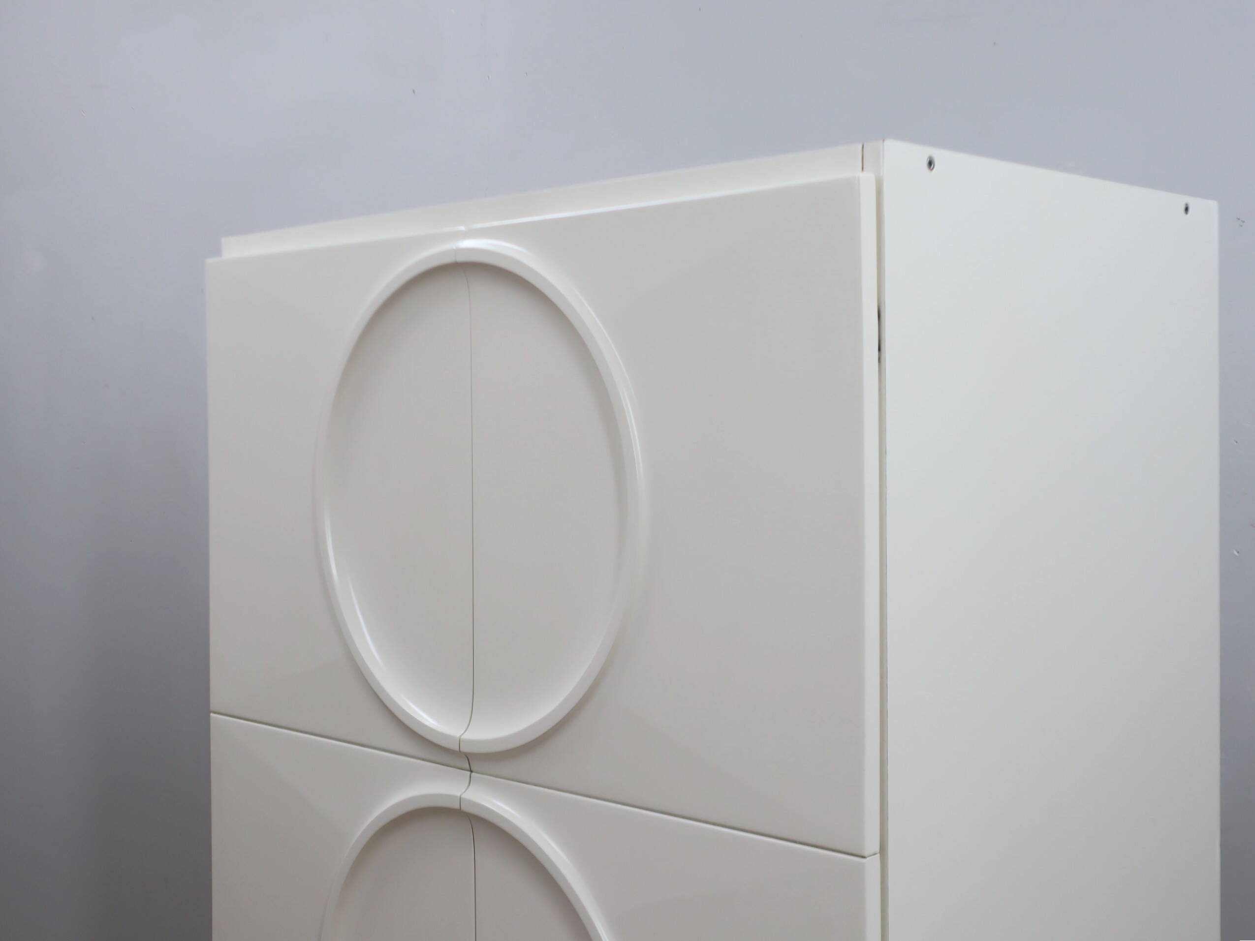 Italian Space Age Wardrobe white lacquered F.lli Proserpio 1960s