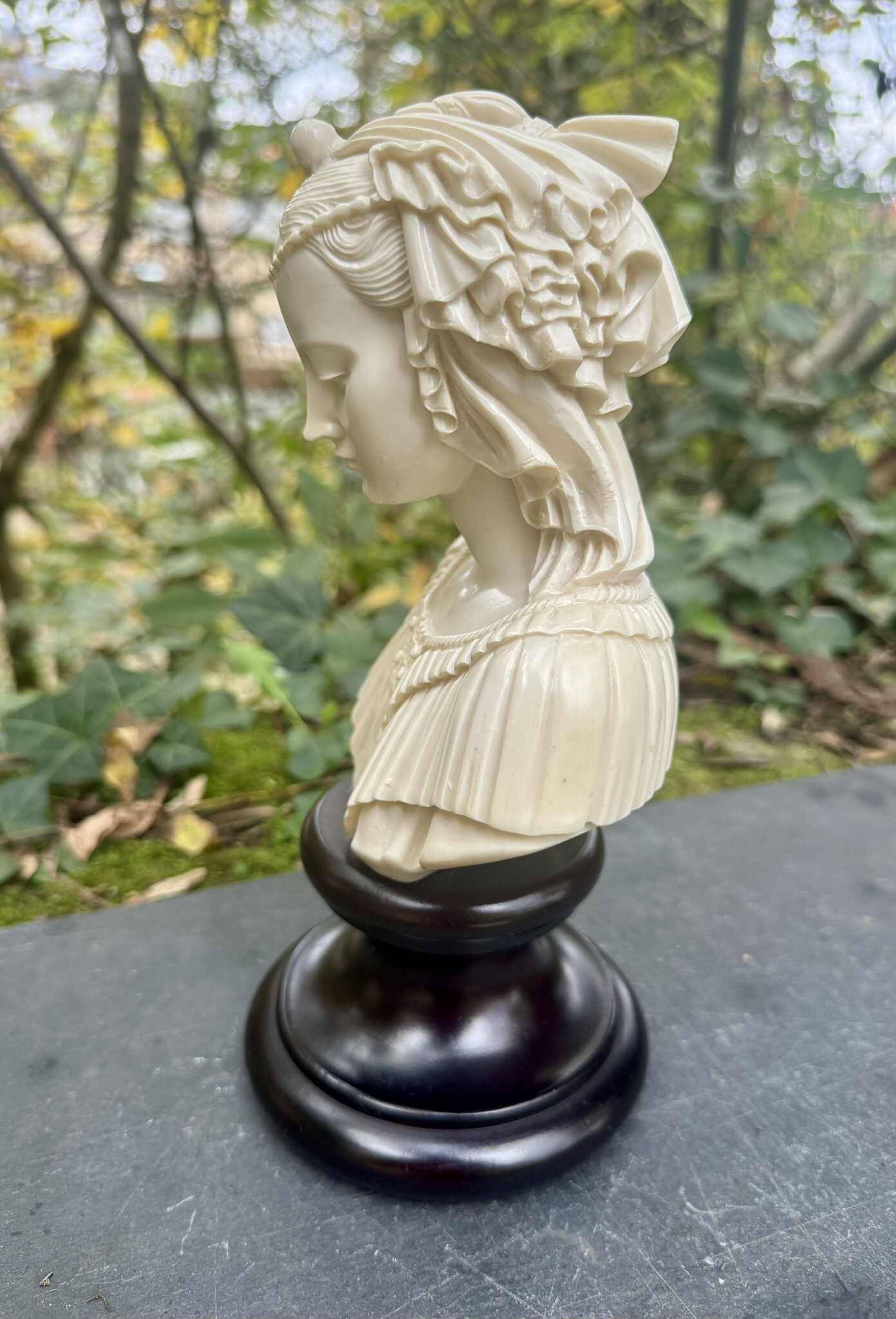 Italian Renaissance alabaster bust of the Madonna