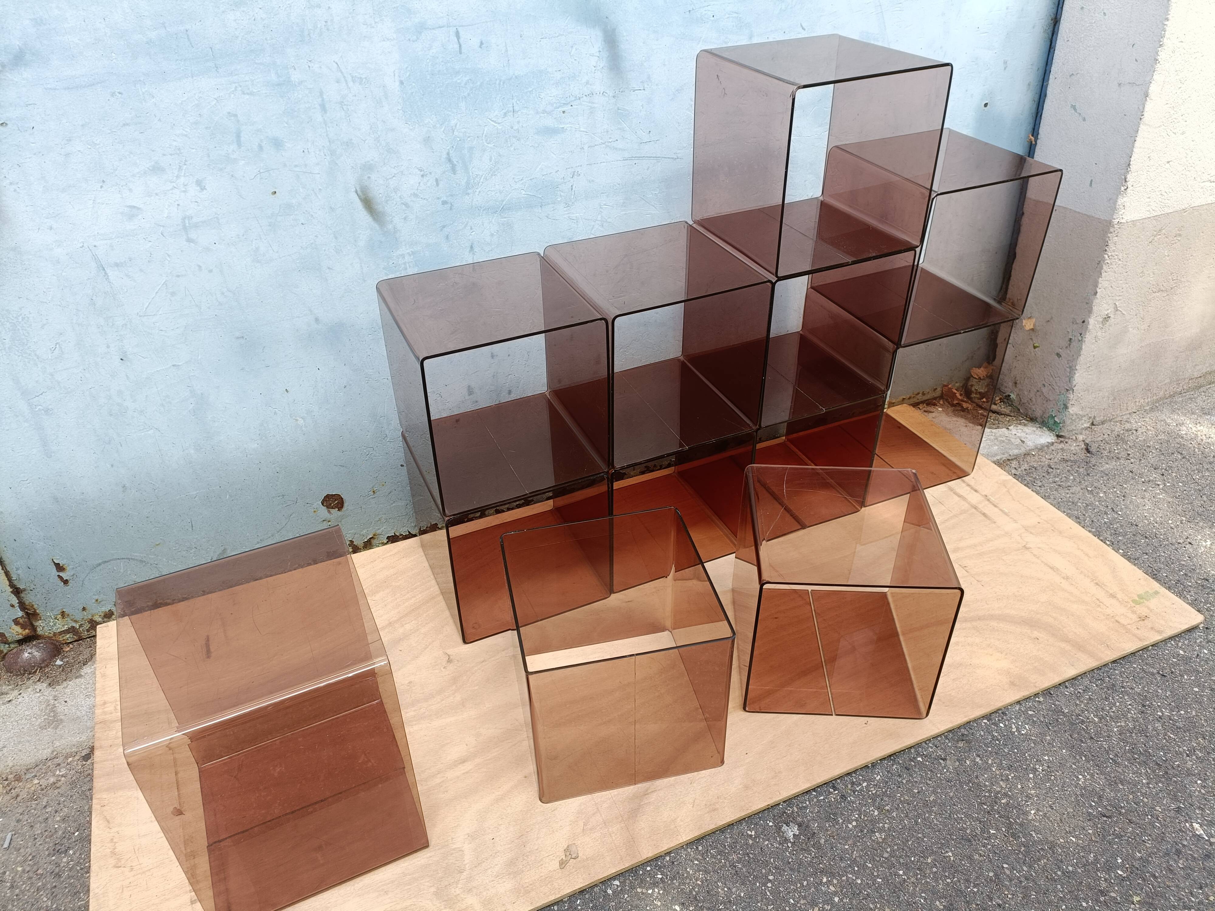 Cube shelves in smoked plexi year 70