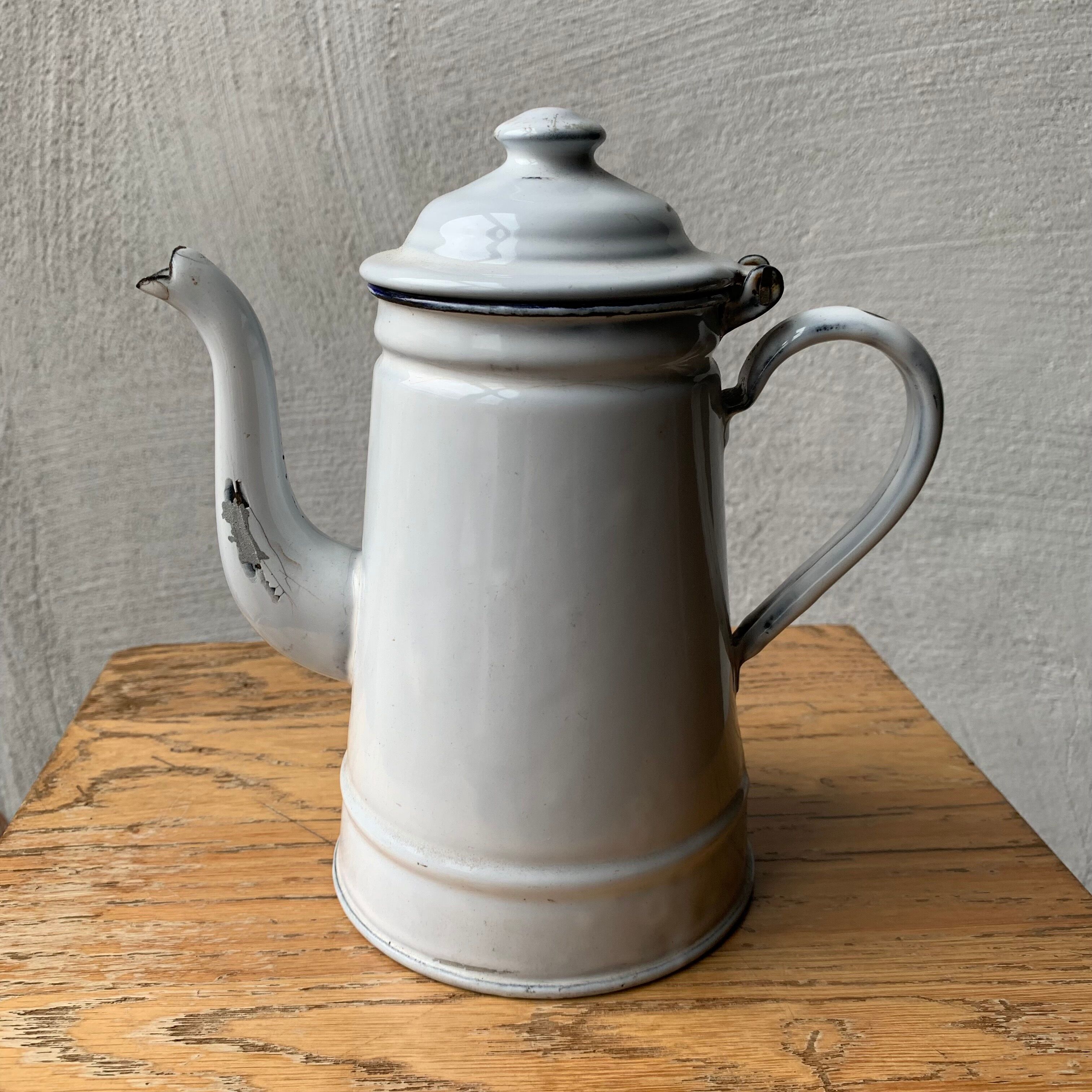 Lot de deux cafetières émaillées Selency