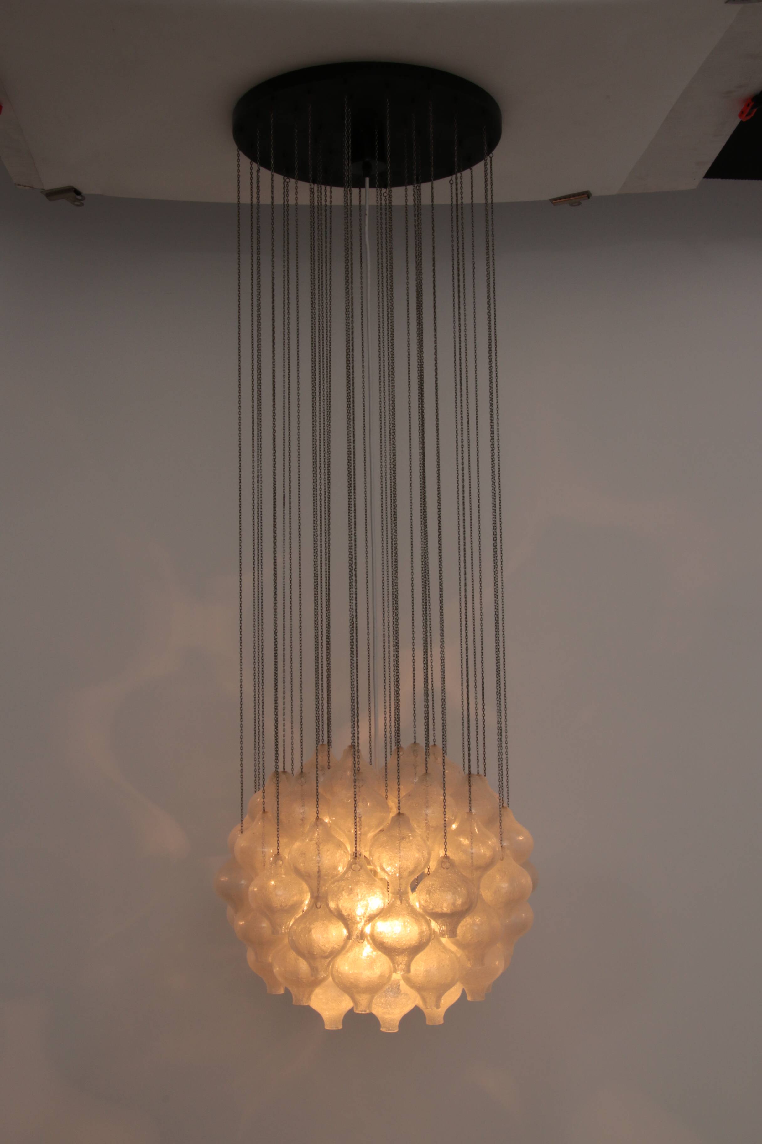 Kalmar 'Tulipan' Chandelier Pendant Light, Blown Glass, 1970
