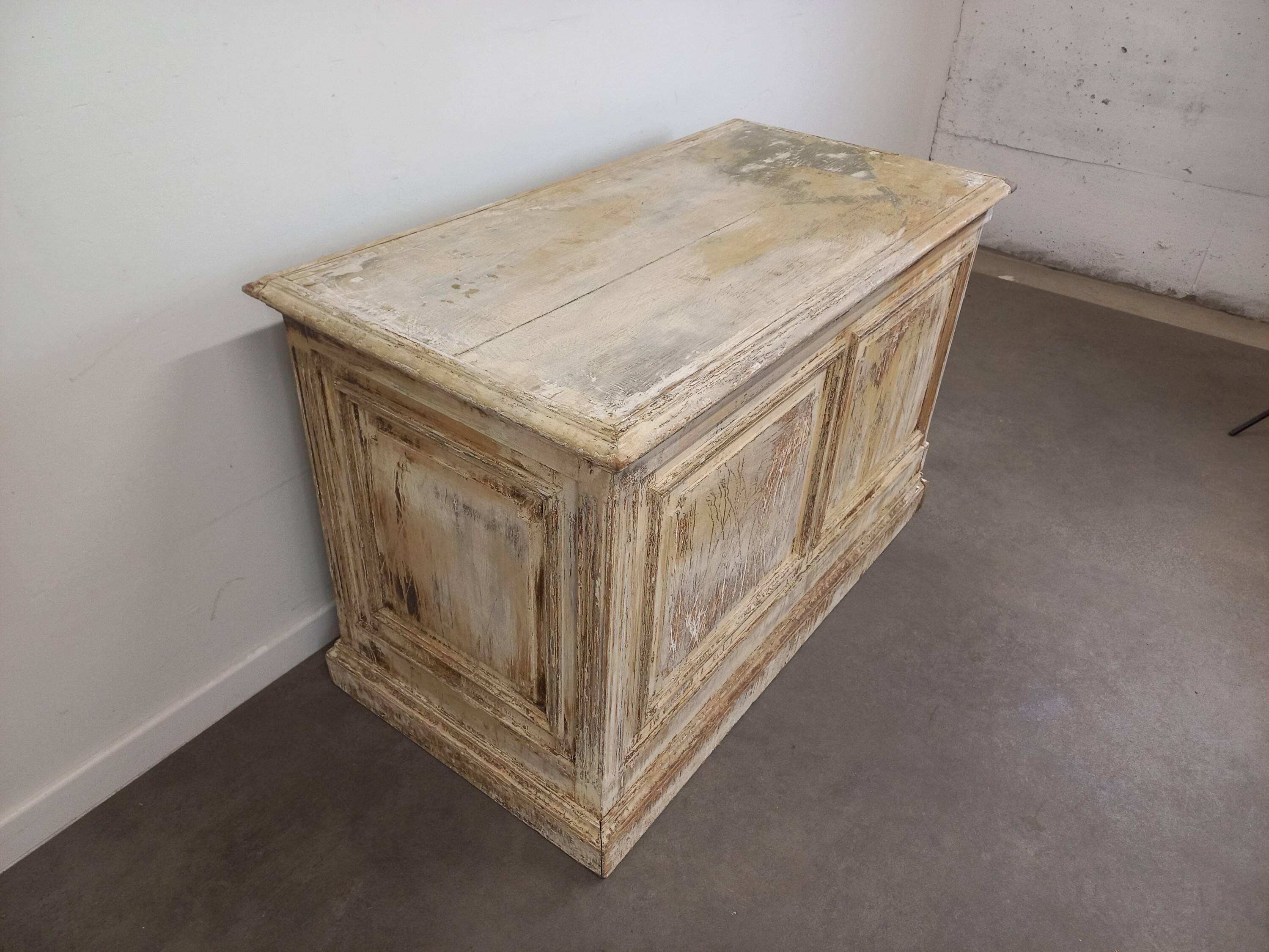 patinated store bank