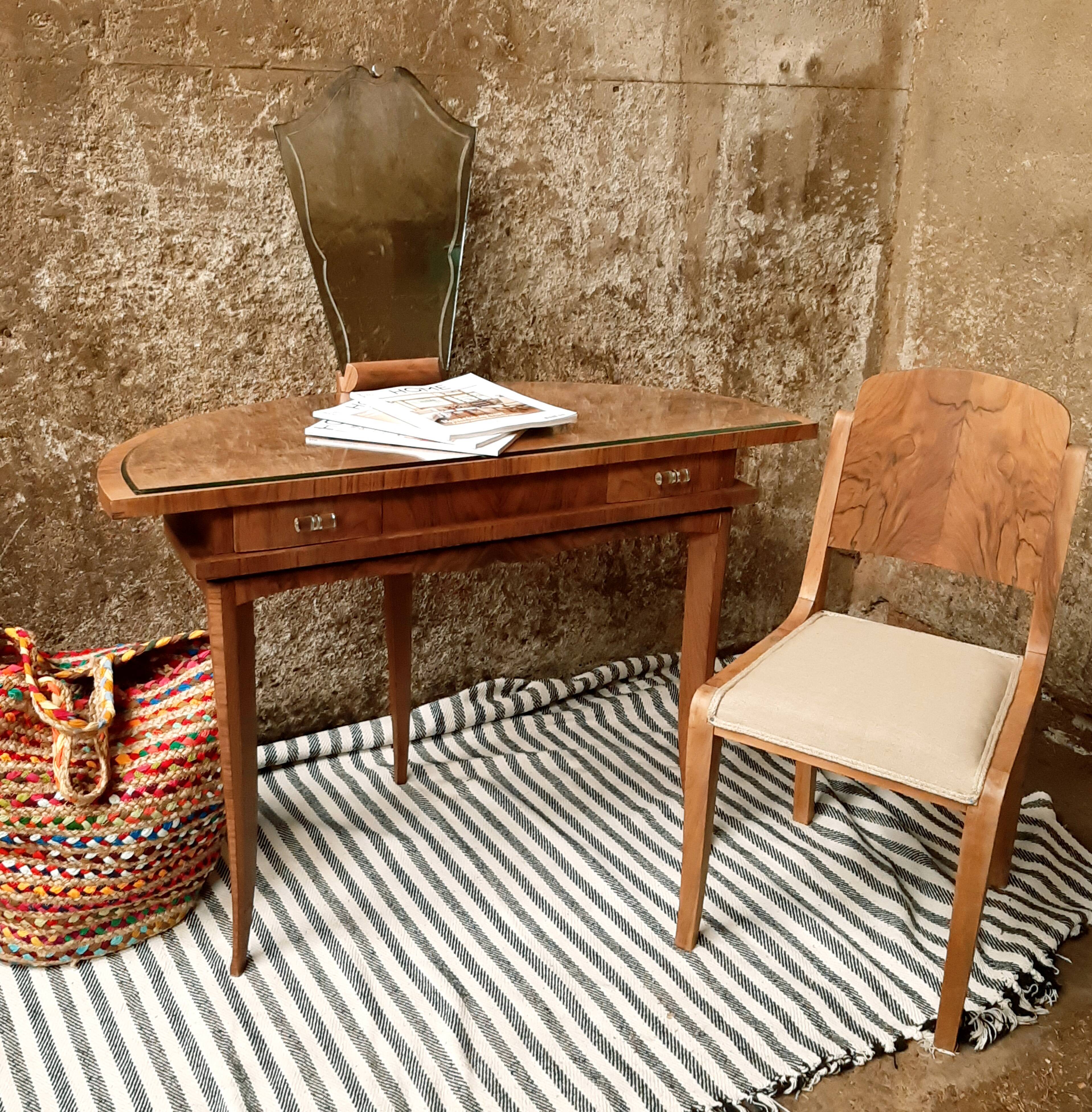 Art deco hairdresser