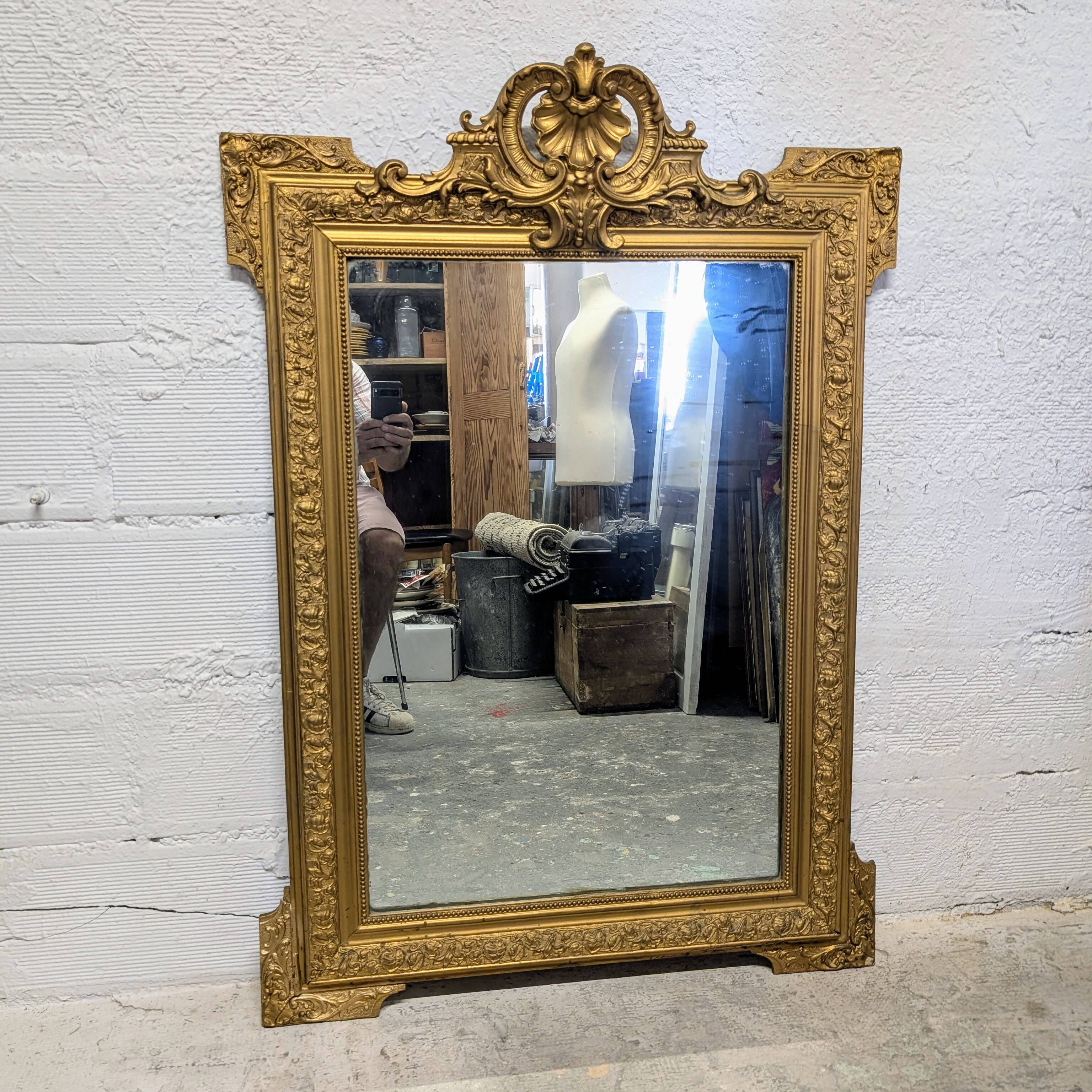 Golden mirror from the late 19th century.