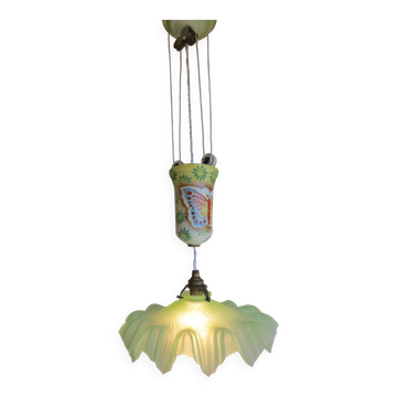 Suspension "monte et baisse" ancienne à décor de papillons