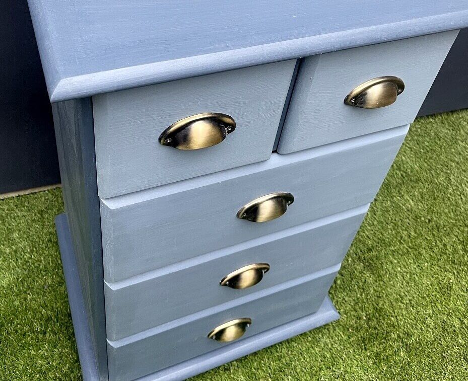 Ragpicker shades of gray