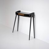 Console italienne en bois laqué noir des années 1950 avec façade de tiroir en laiton