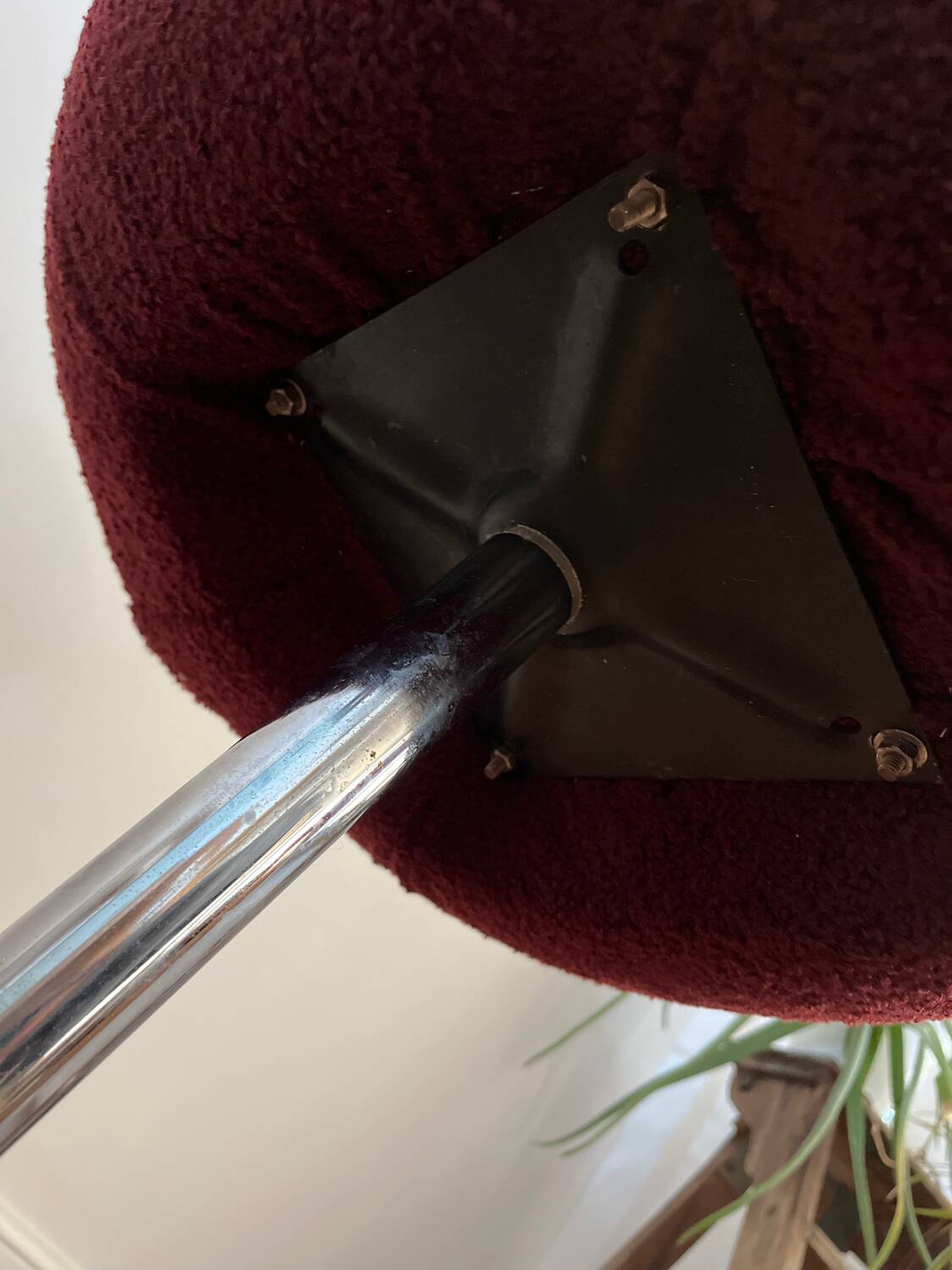 Fauteuil œuf vintage prune