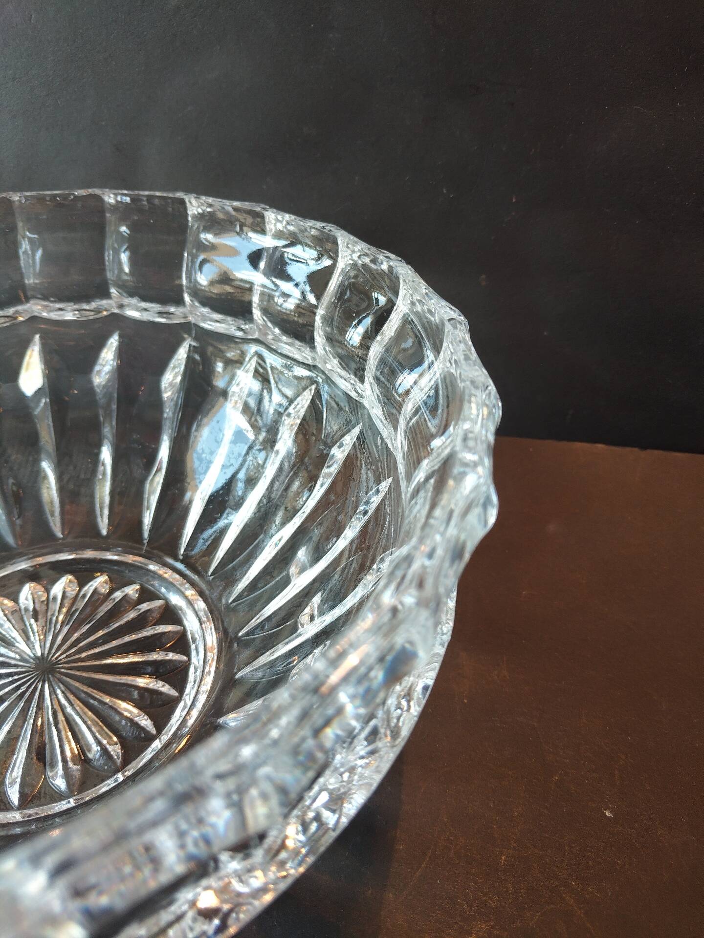 Vintage crystal bowl with radiant decoration, 20 cm