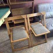 2 folding chairs