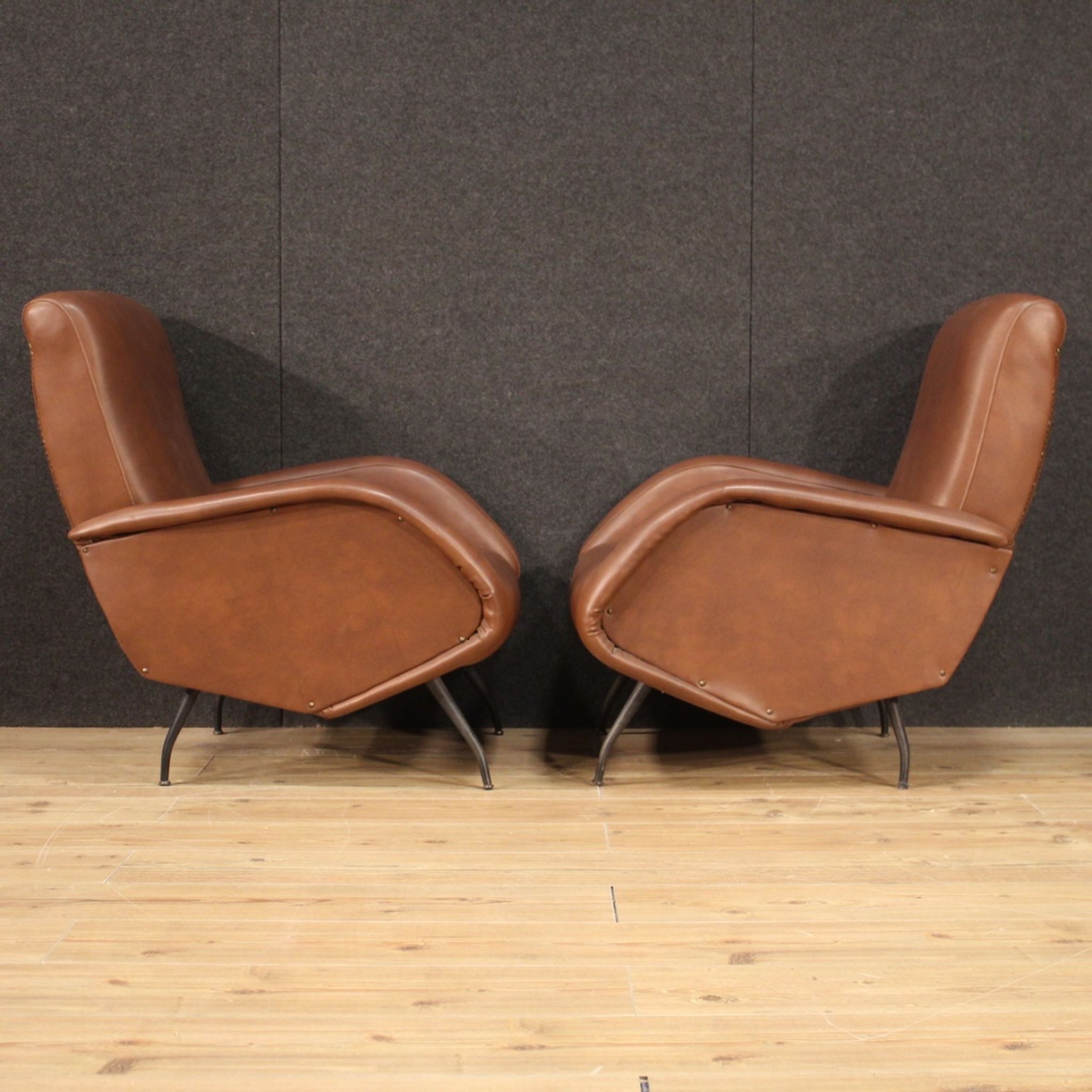 Belle paire de fauteuils des années 70