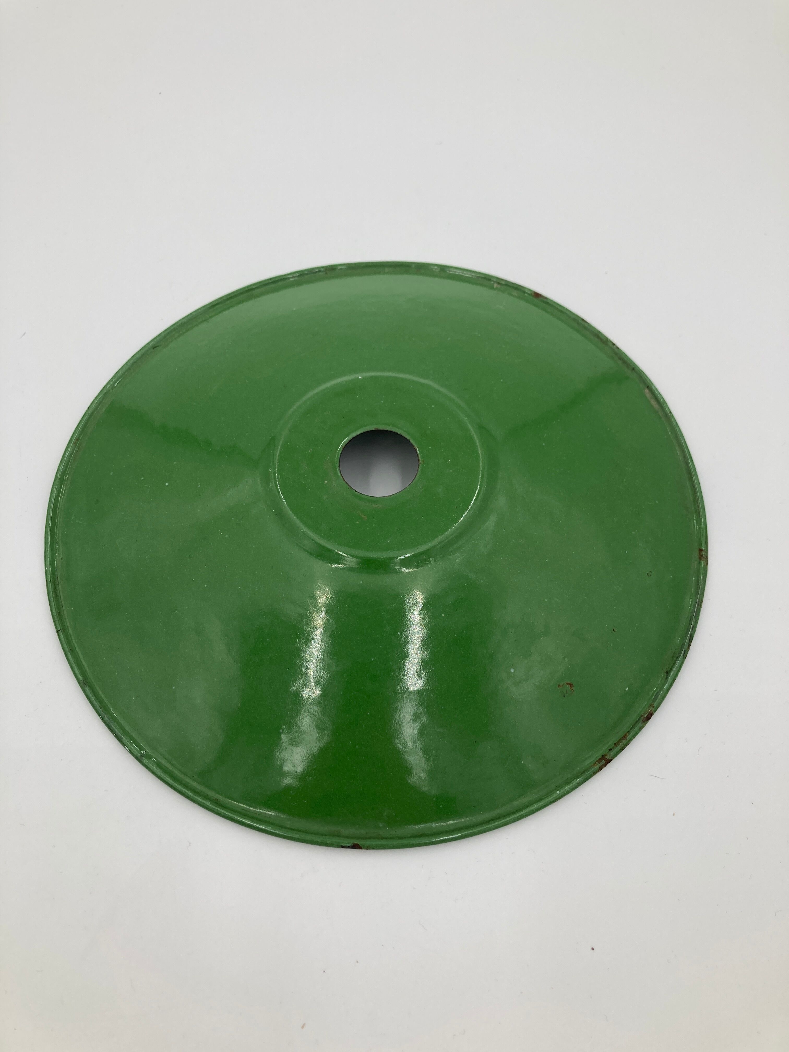 Green enamel suspension galette