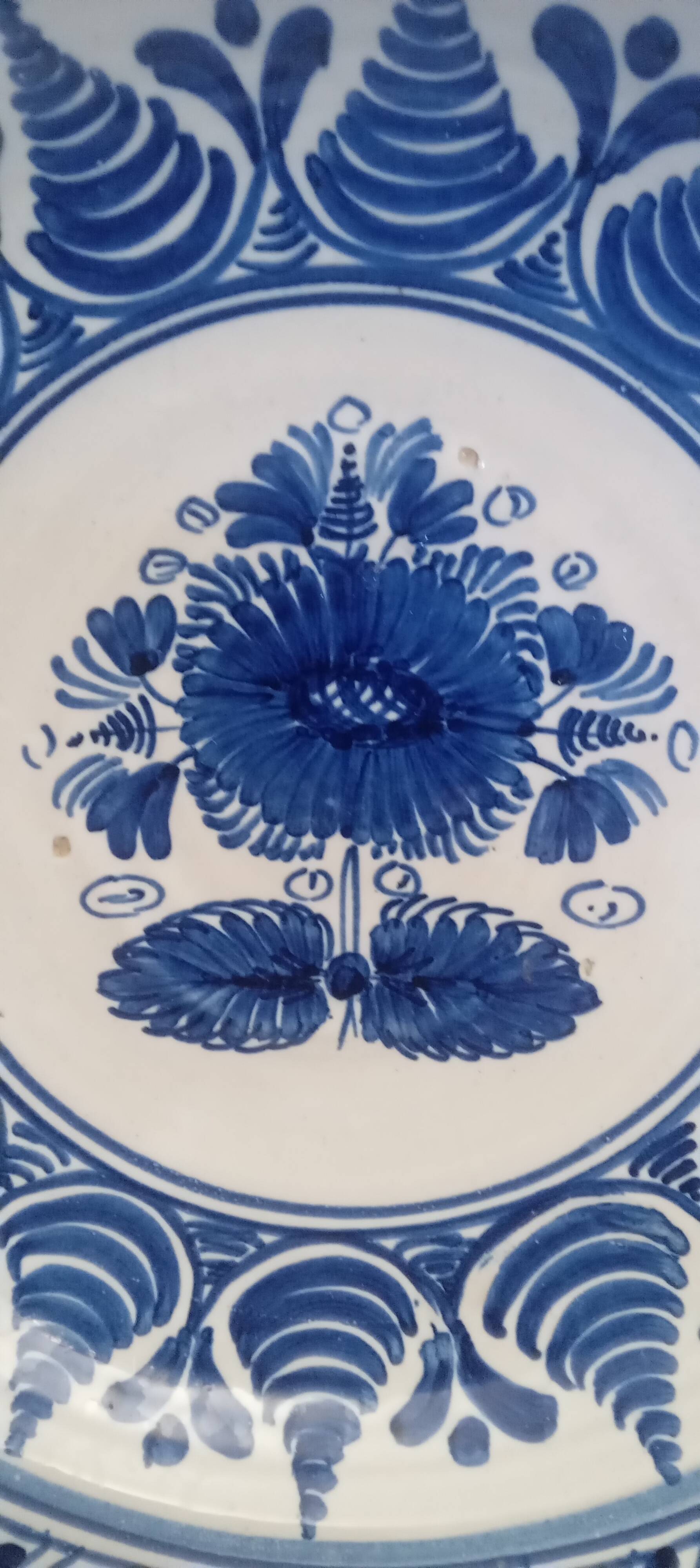 Lot of 10 pieces of vintage Spanish ceramics - Painted hanging crockery