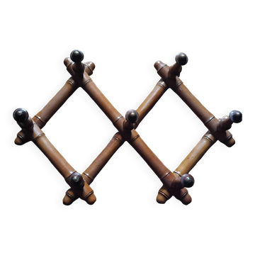 Accordion coat rack in bamboo