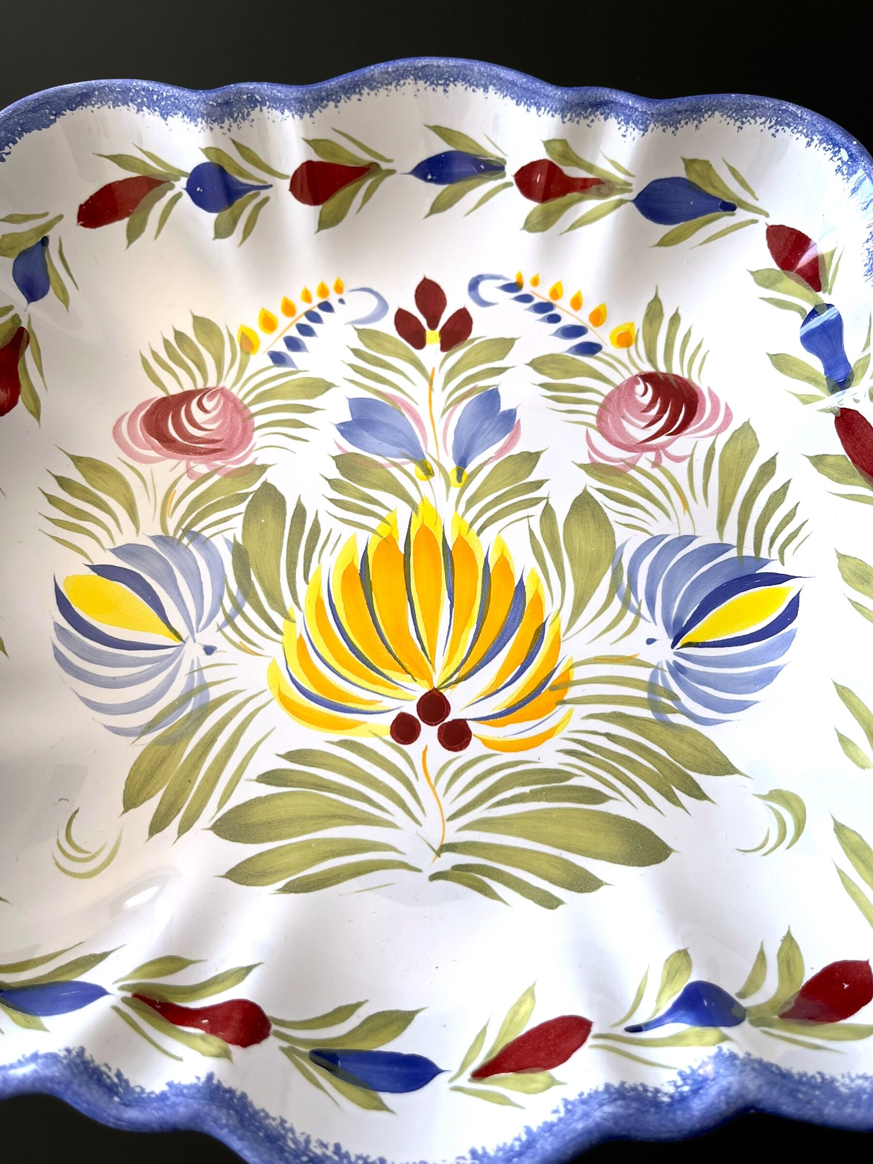 Shallow dish from Quimper pottery HB Henriot - floral decoration, Breton.
