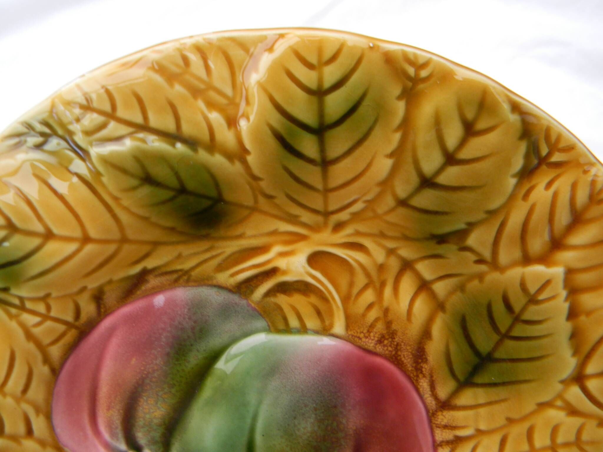 Set of 3 slip dessert plates. Fruit decor.