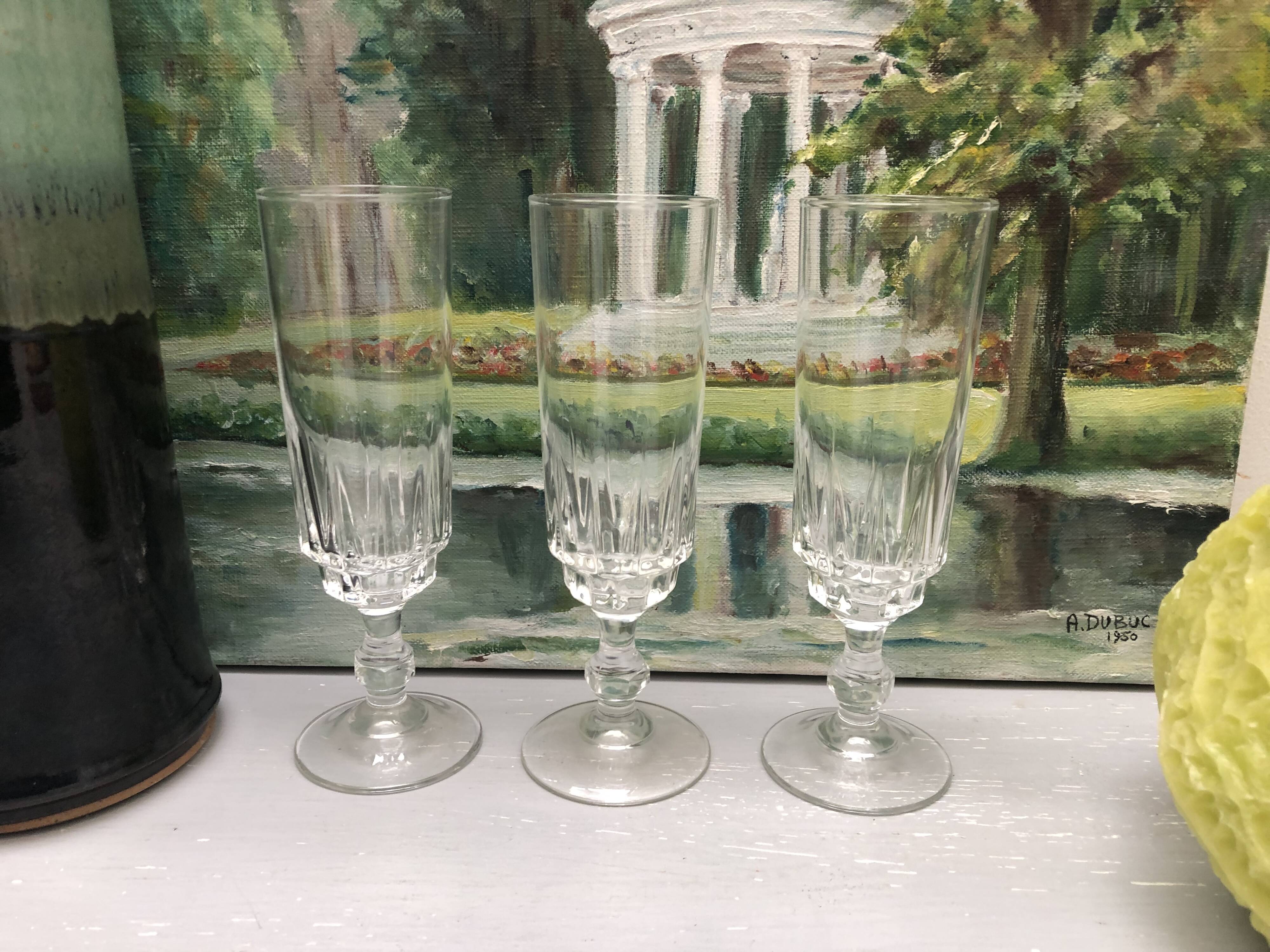 Set of 6 lance model champagne flutes, design made in France from the 1970s.
