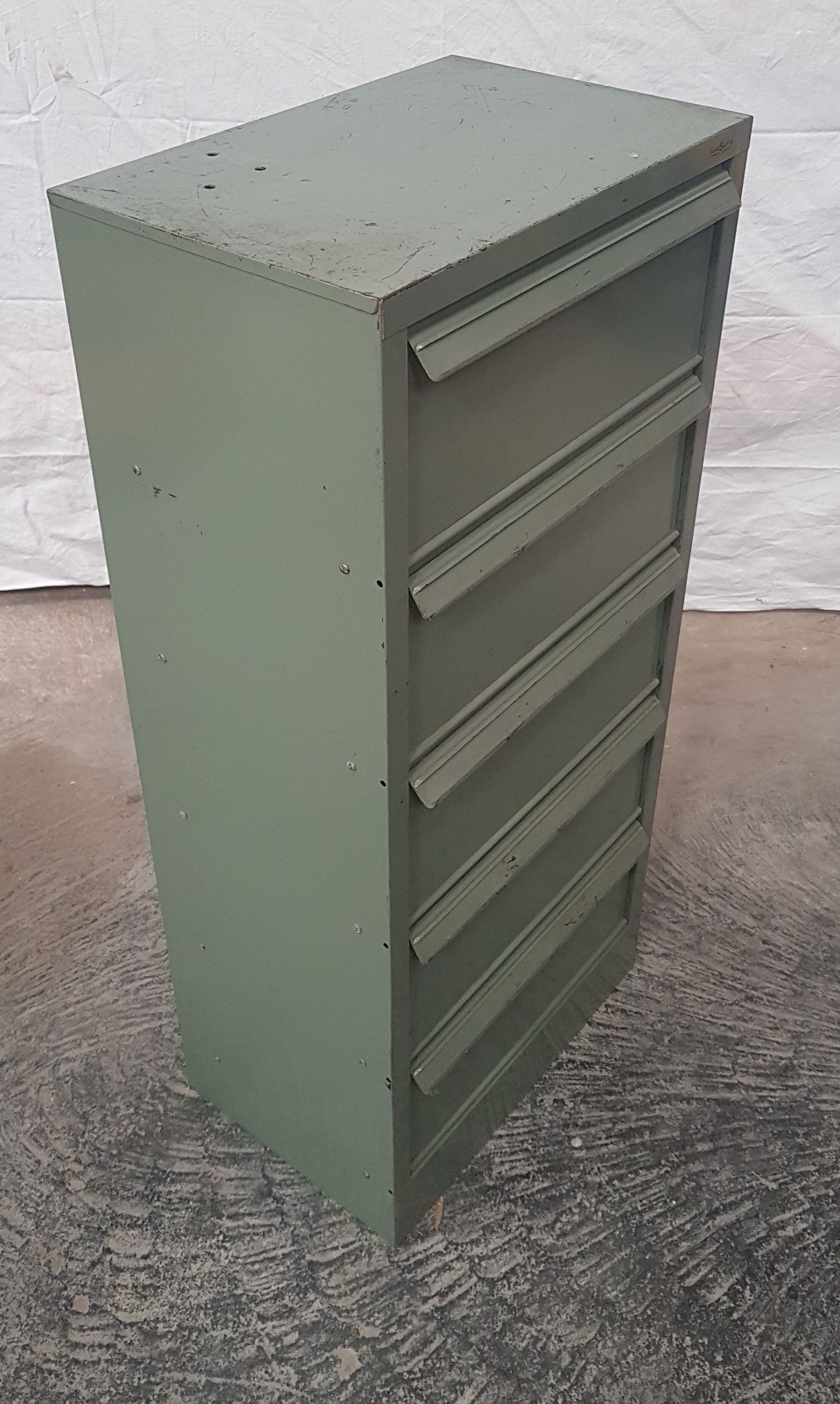 Clasavia green clasp cabinet 5 lockers