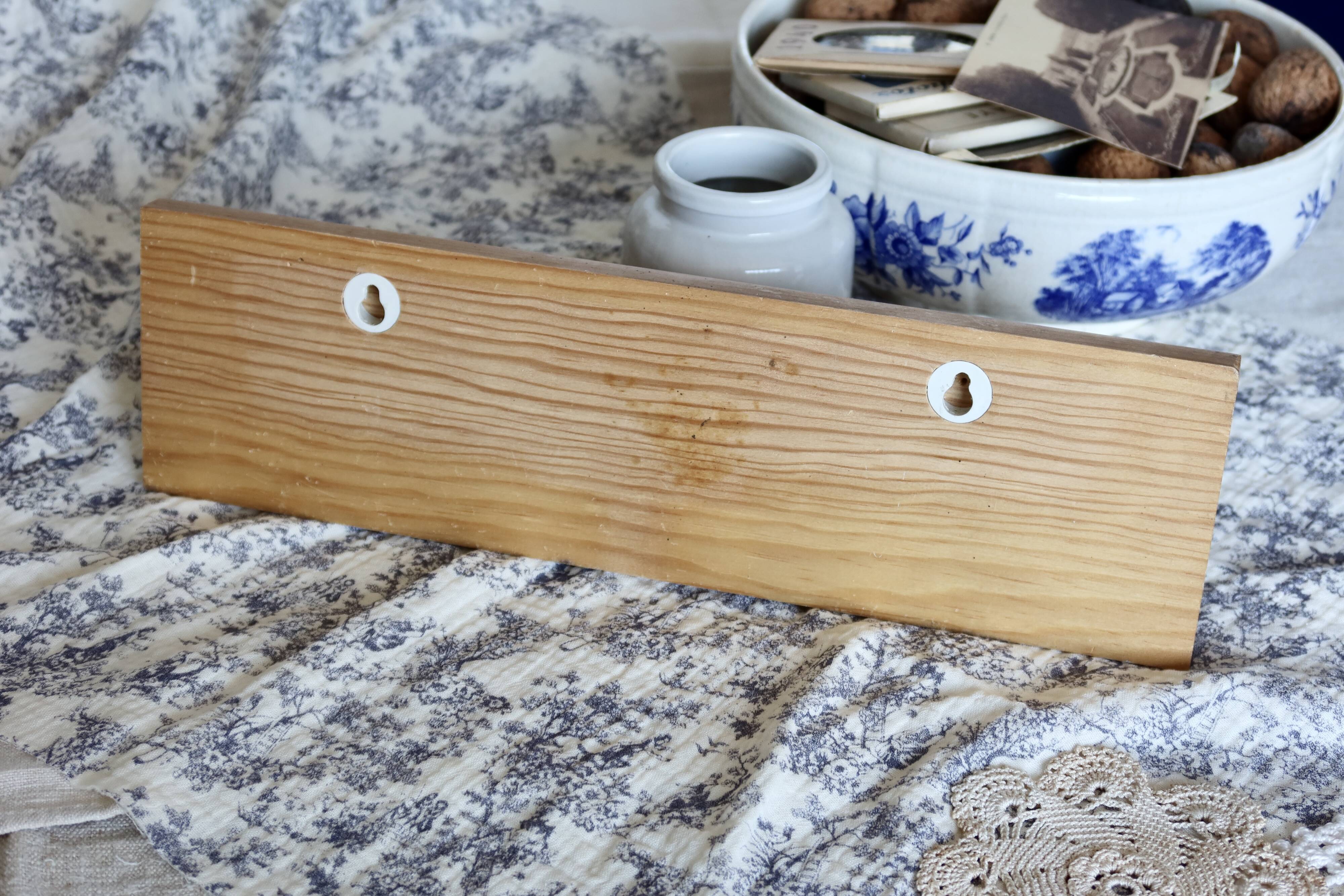 Vintage Scandinavian wall-mounted coat rack in pine - 3 square hooks