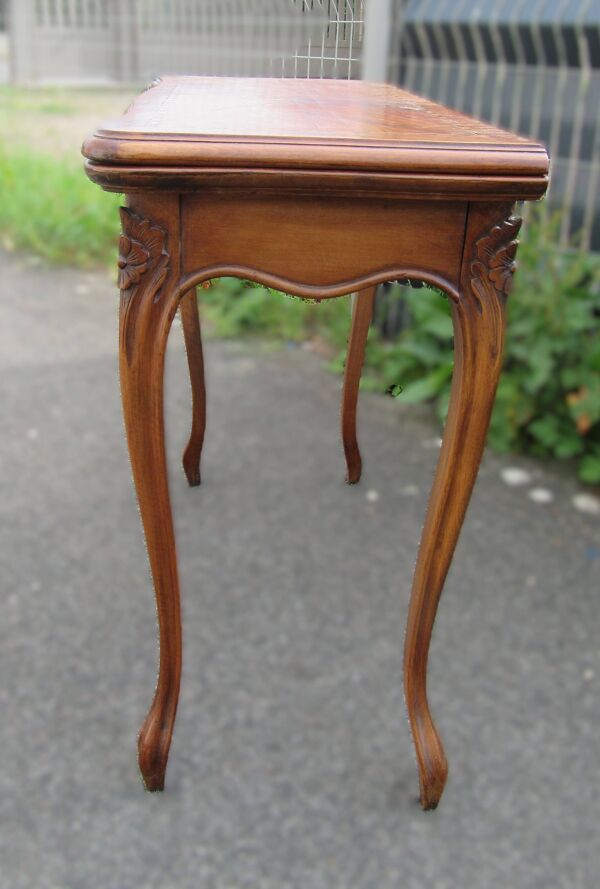 Table à jeux en noyer