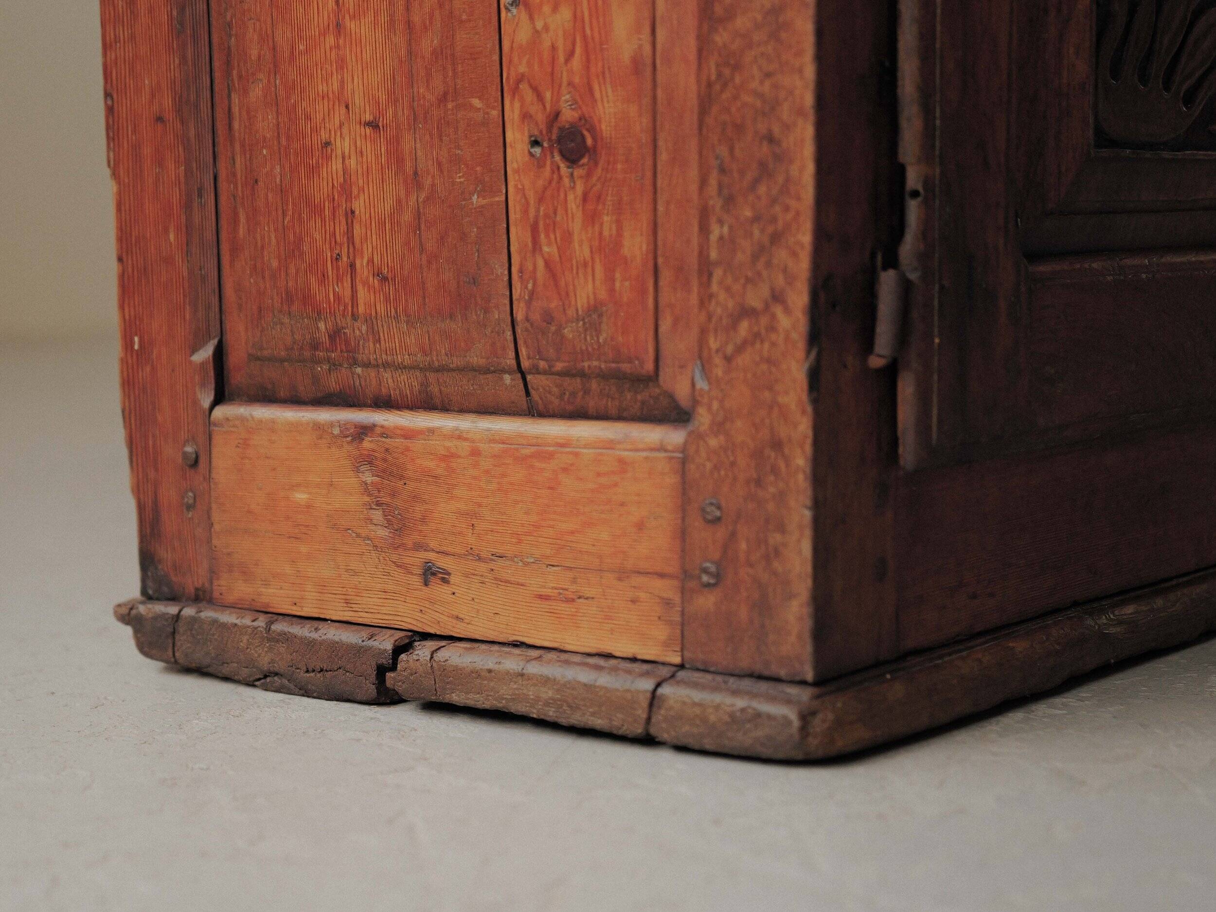 Mountain buffet in larch and solid pine, Folk art, 19th century