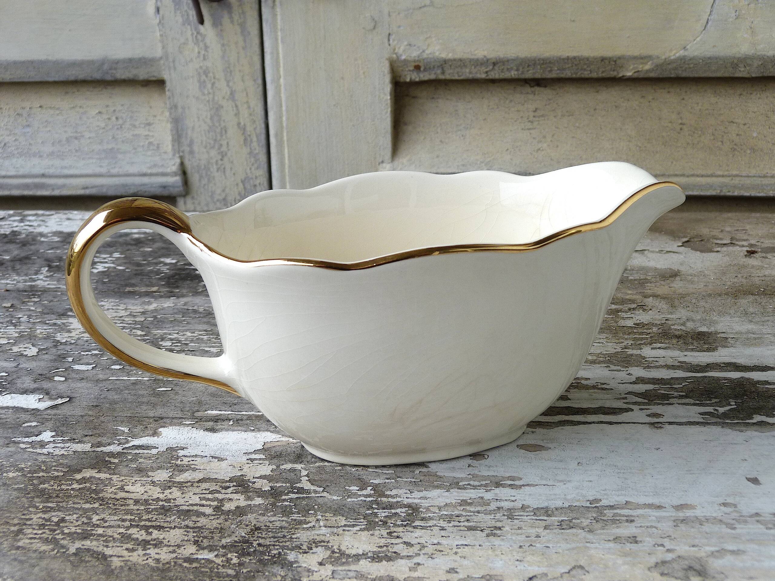 Villeroy & Boch Mettlach ivory and gold sauce boat