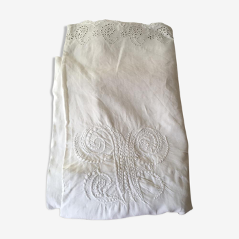 Drap ancien en fil de lin  brodé monogrammé V M.