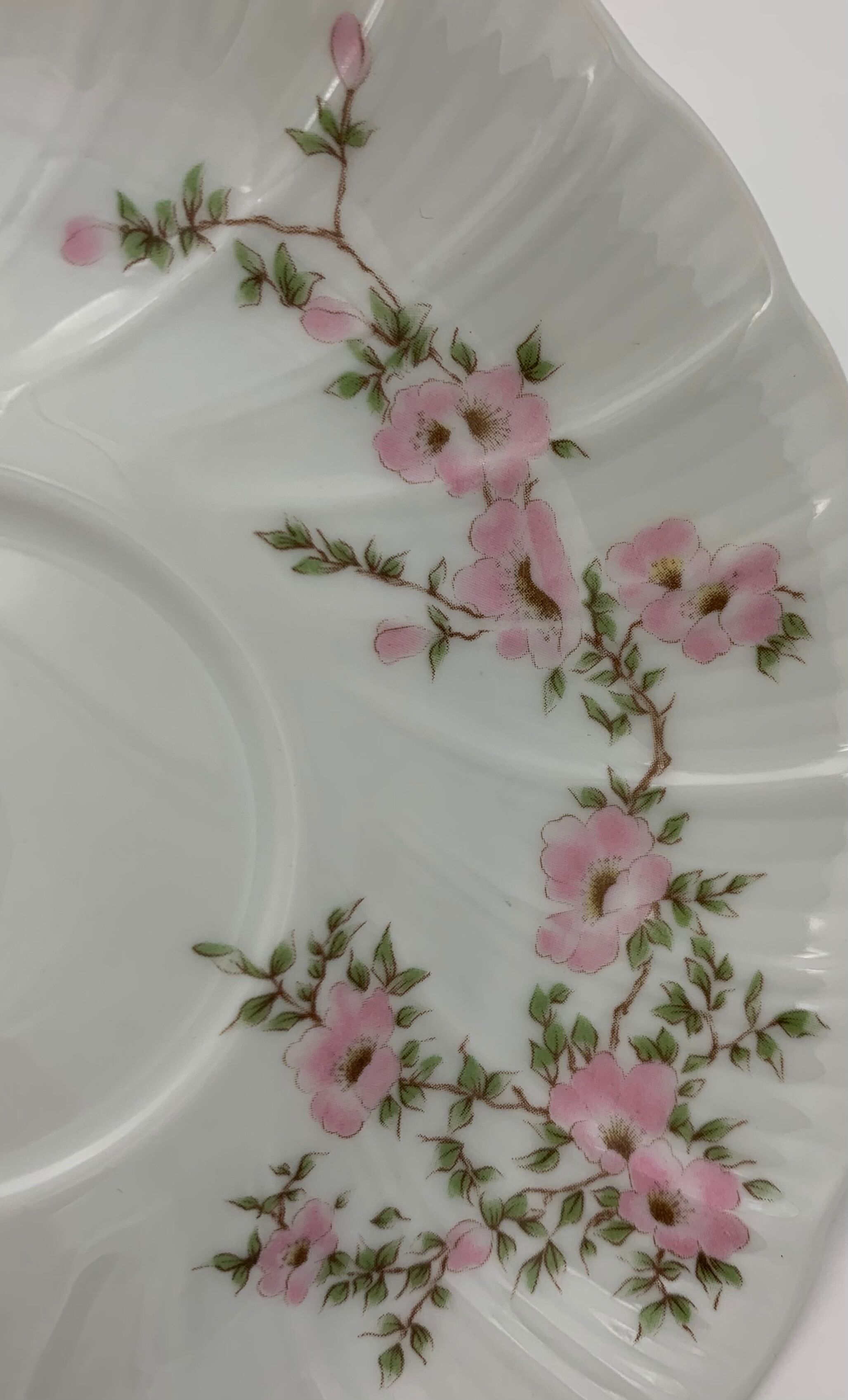 Sept tasses à thé café en porcelaine décor amandine bernardaud Limoges France - Années 1970