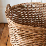 Oval wicker panière