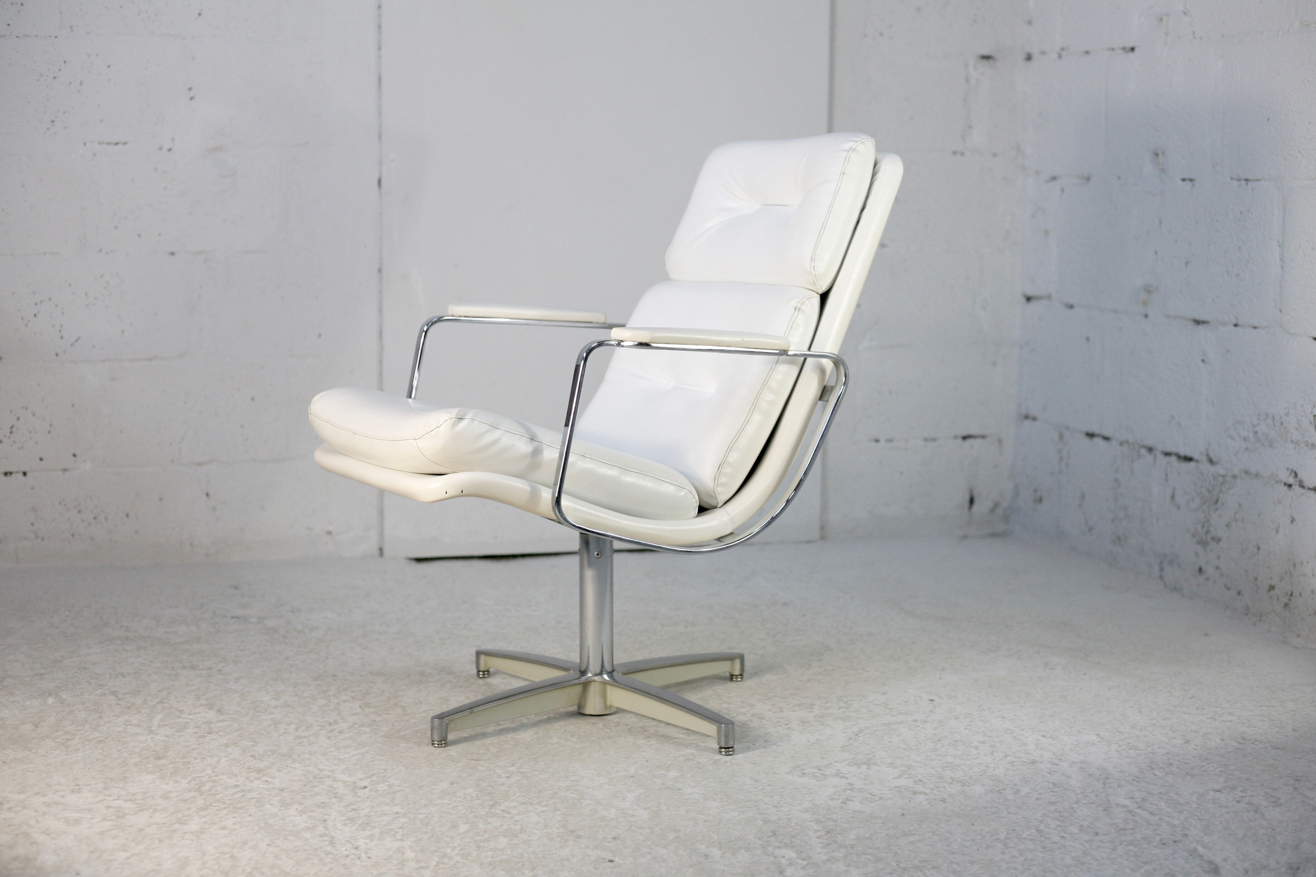 Armchair "Space Age"". Steel and imitation leather. Swivel. France, 70s
