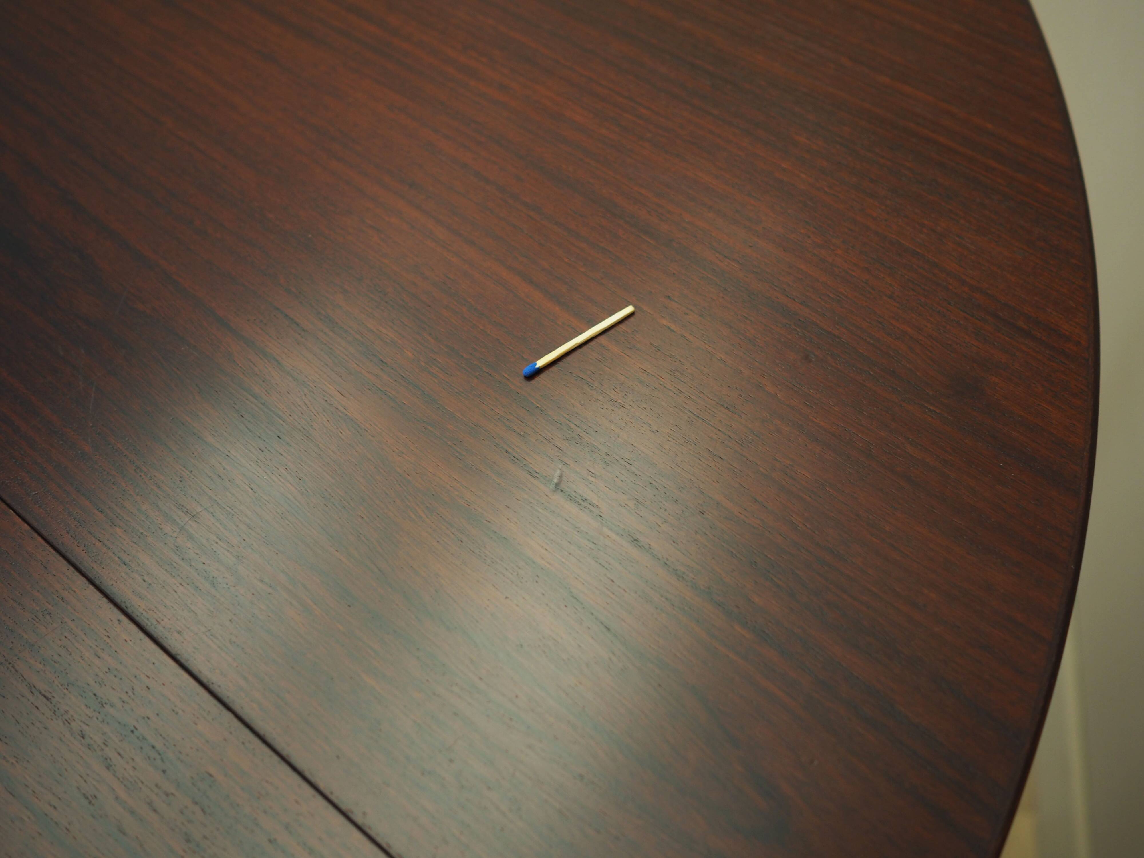 Table ronde en palissandre, design danois, années 1970, production : Danemark