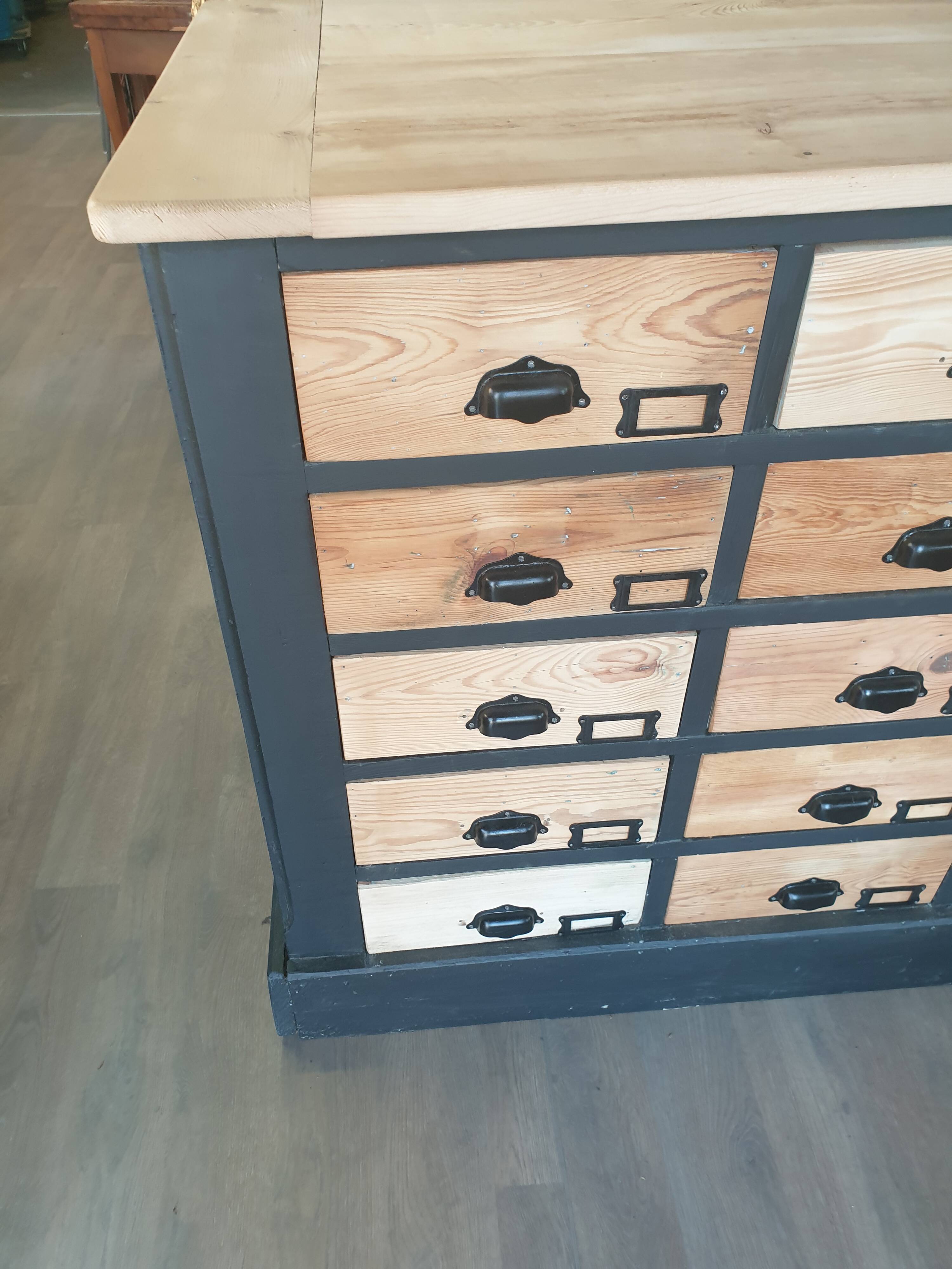 Meuble de quincaillerie Selency