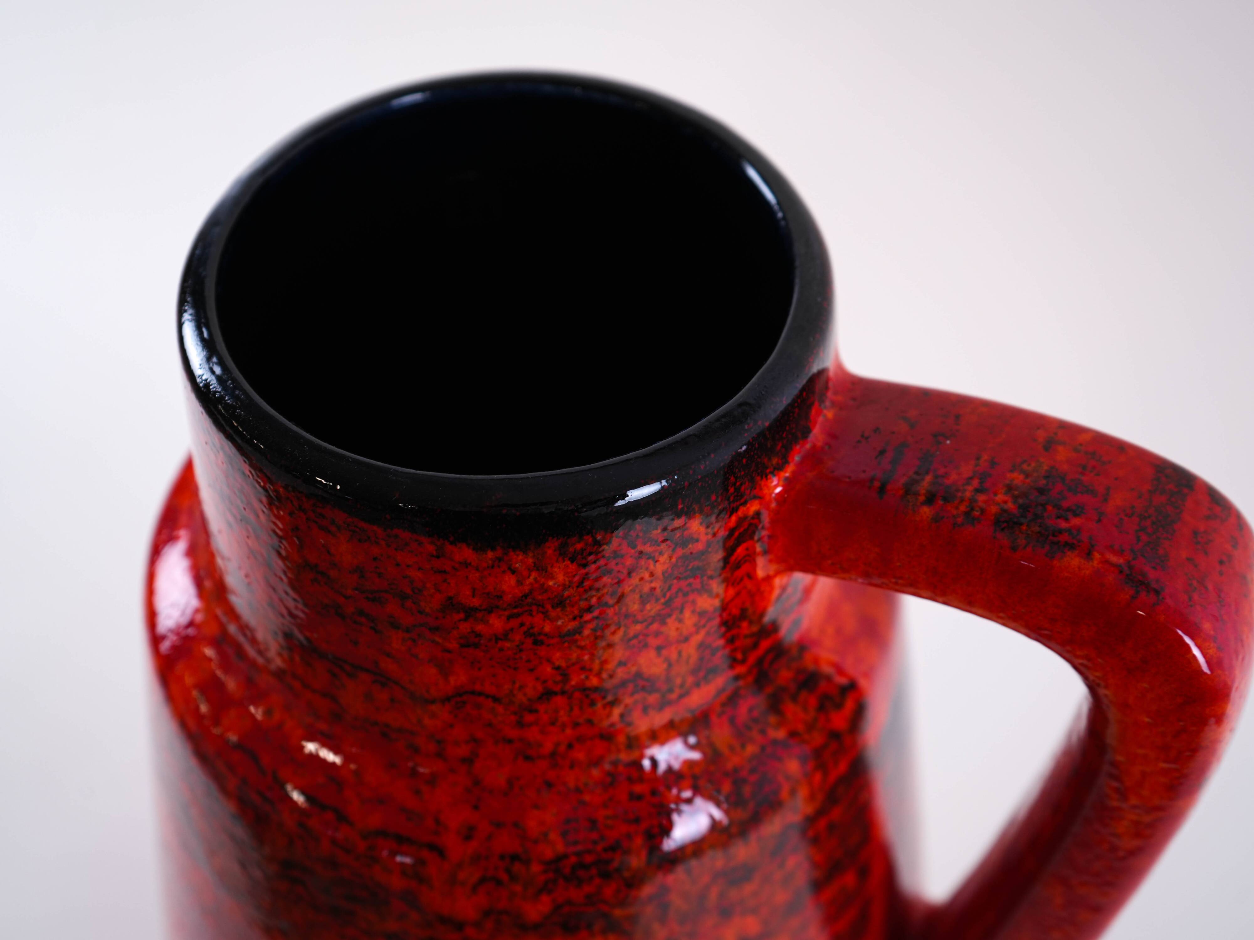 Vase en céramique rouge, design allemand, années 1960, fabriqué en Allemagne de l'Ouest.