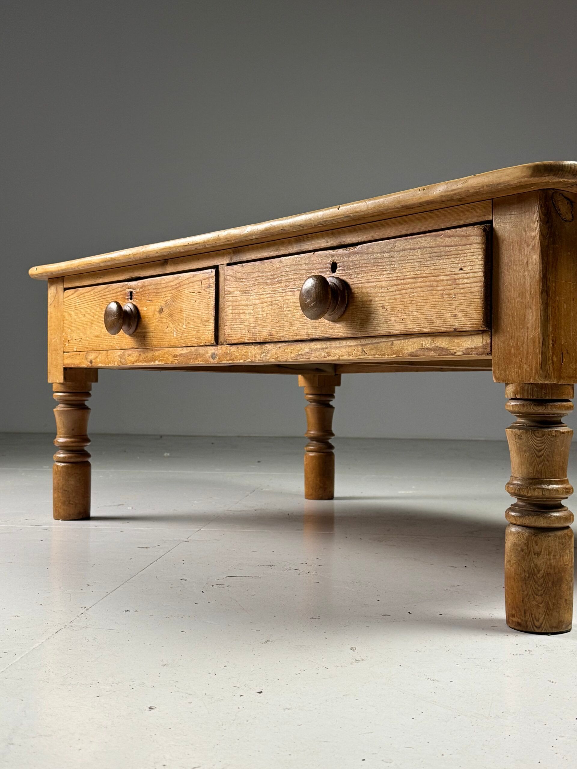 English coffee table 19th century pine