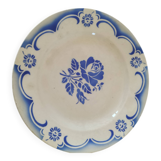 Assiette ancienne en terre de fer – Demazoin Vincennes