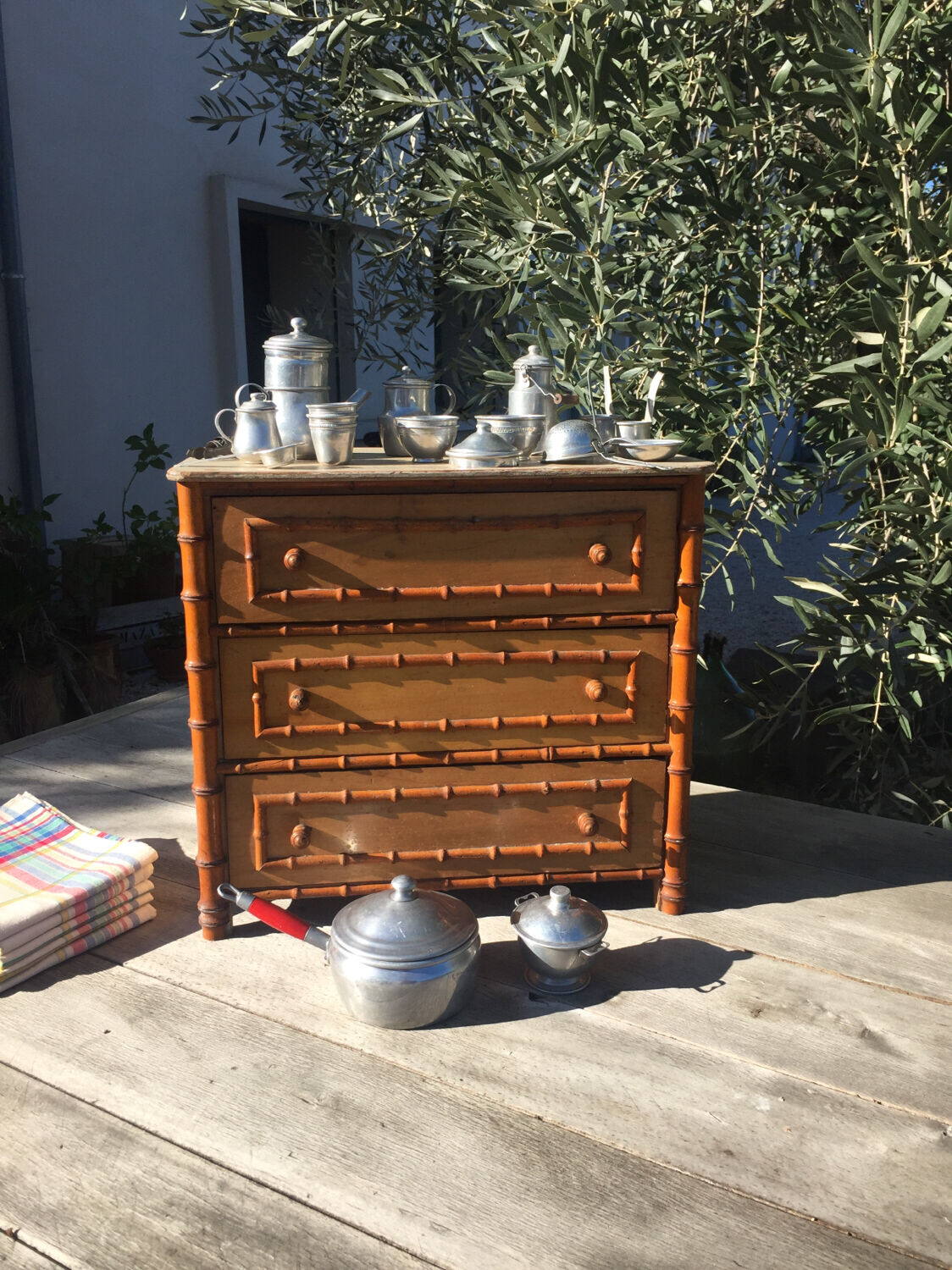 Tin dinette