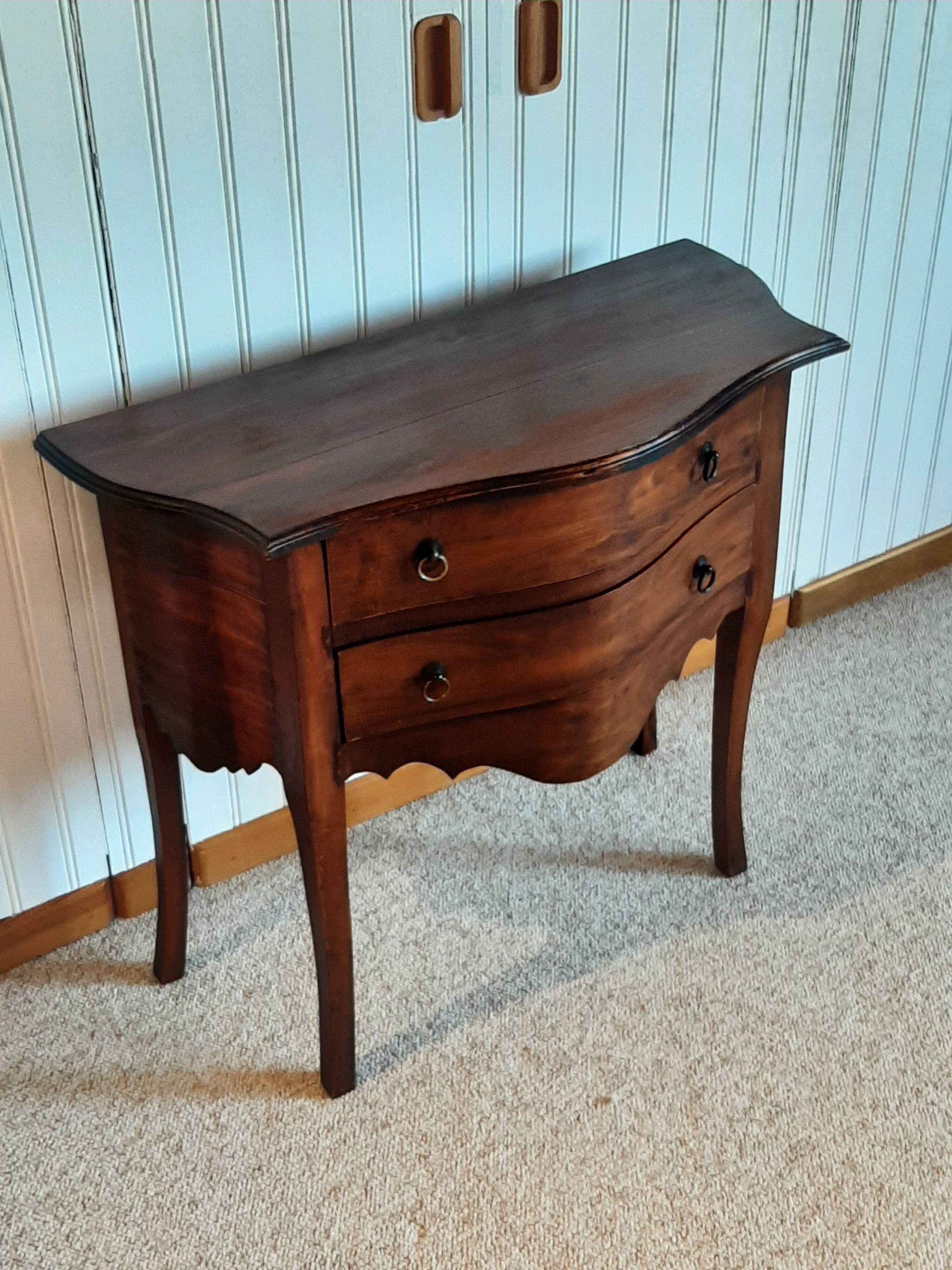 Pretty 2-drawer console chest of drawers - curved legs - Louis XVI imitation