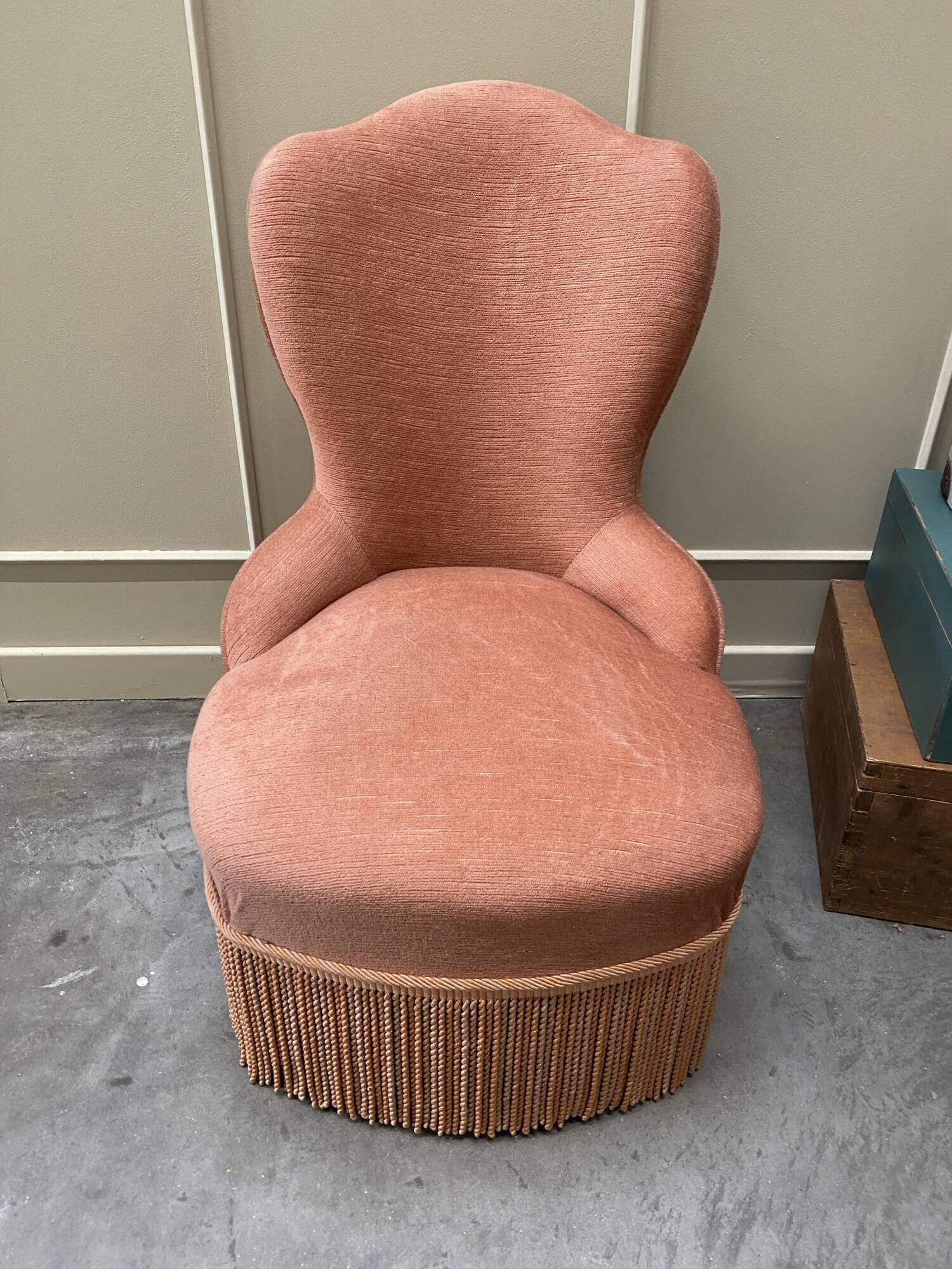 pink frog chair