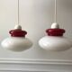 Duo de suspensions en opaline blanche et rouge années 50