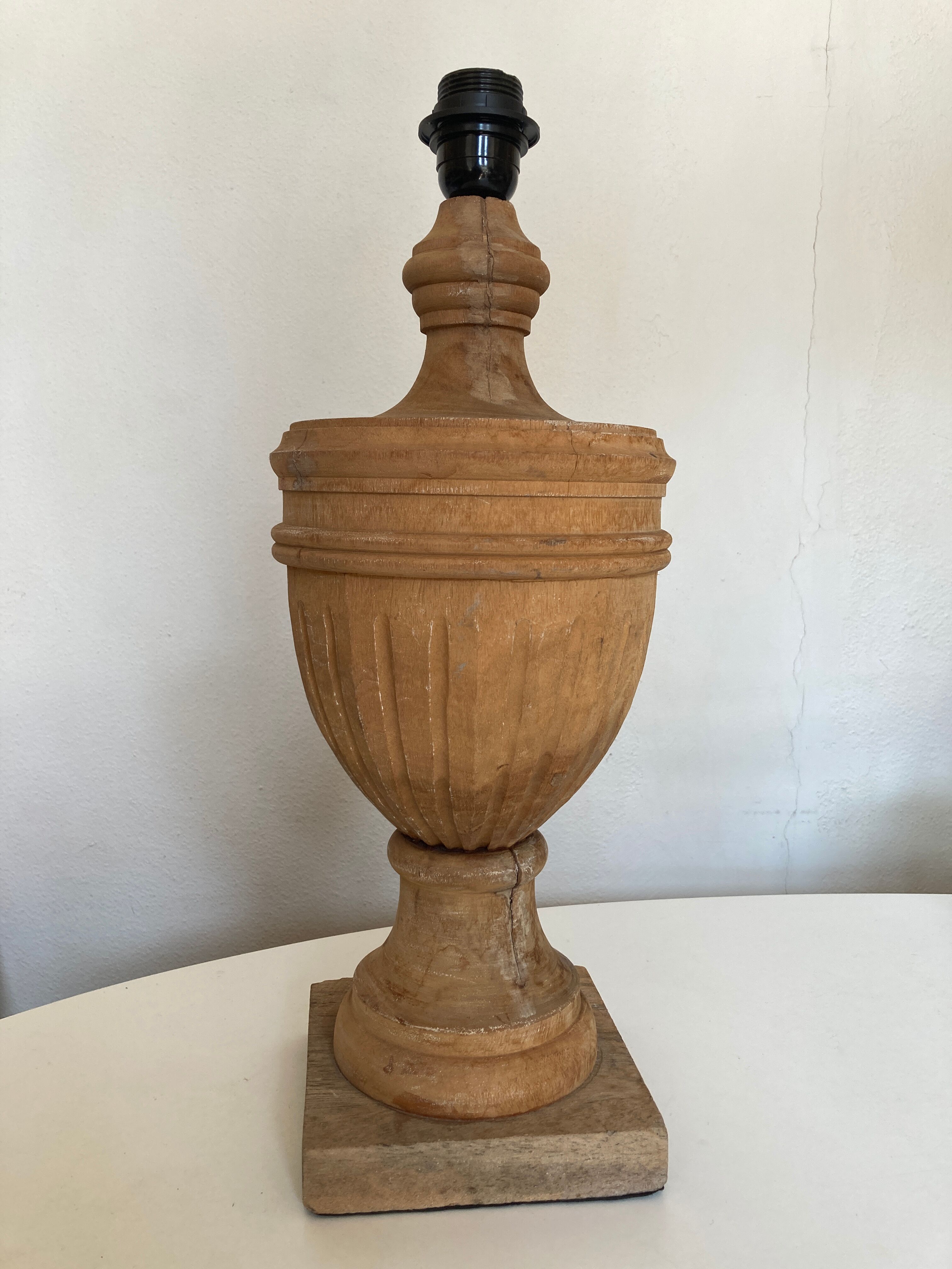 Classic neo-classic wooden baluster lamp in washed XL wood