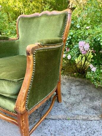 Paire de fauteuils vintage en bois massif et velours vert