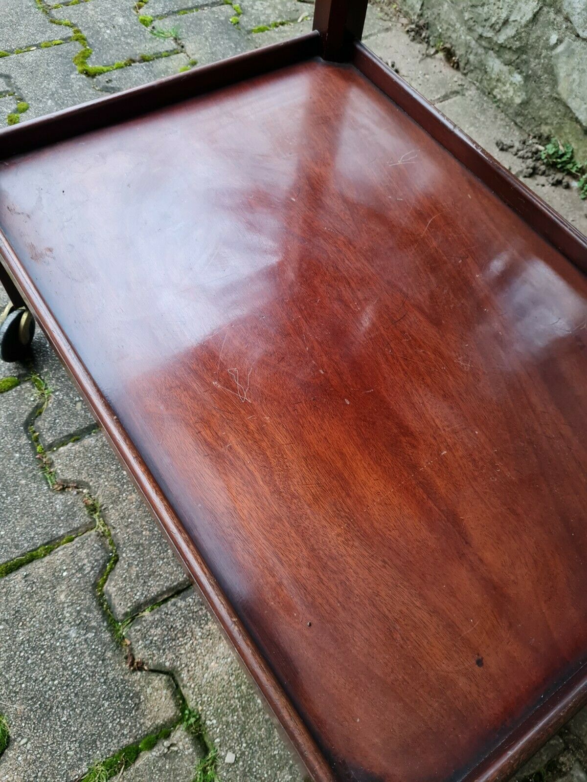 Serving on wooden wheels 30s